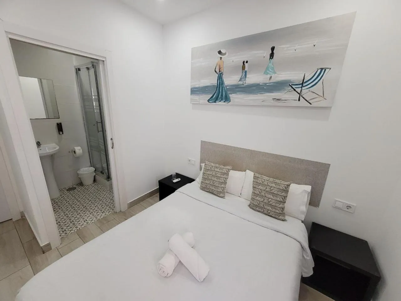 Bed in AYZ Silvela - Auto check-in property