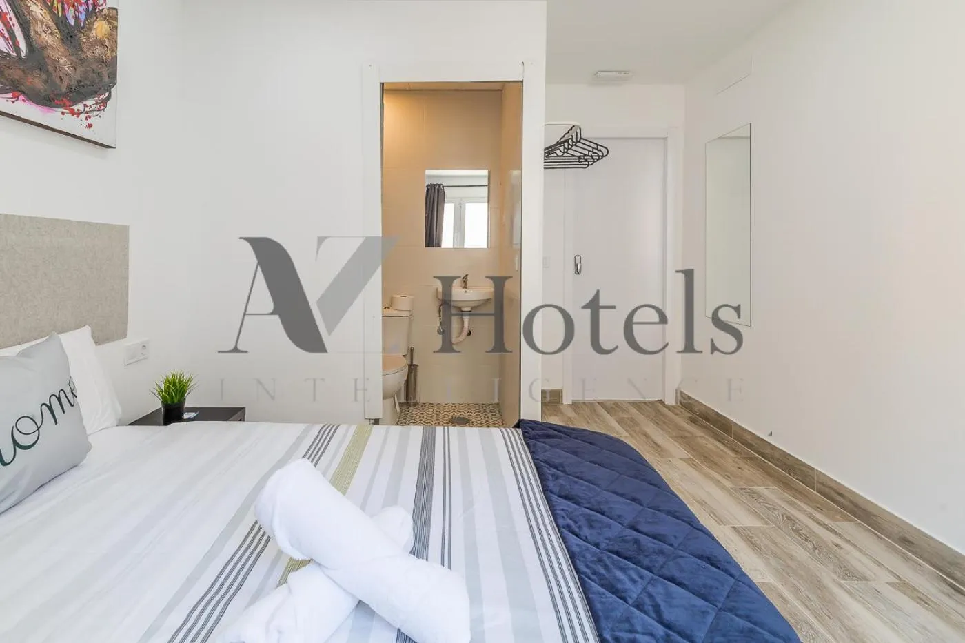 Photo of the whole room, Bed in AYZ Silvela - Auto check-in property