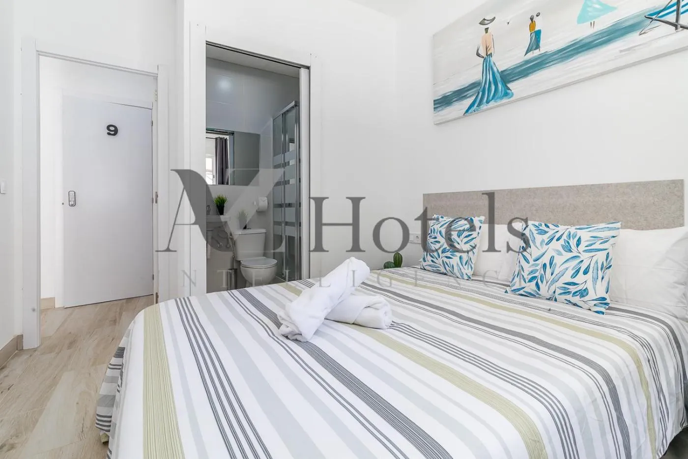 Photo of the whole room, Bed in AYZ Silvela - Auto check-in property