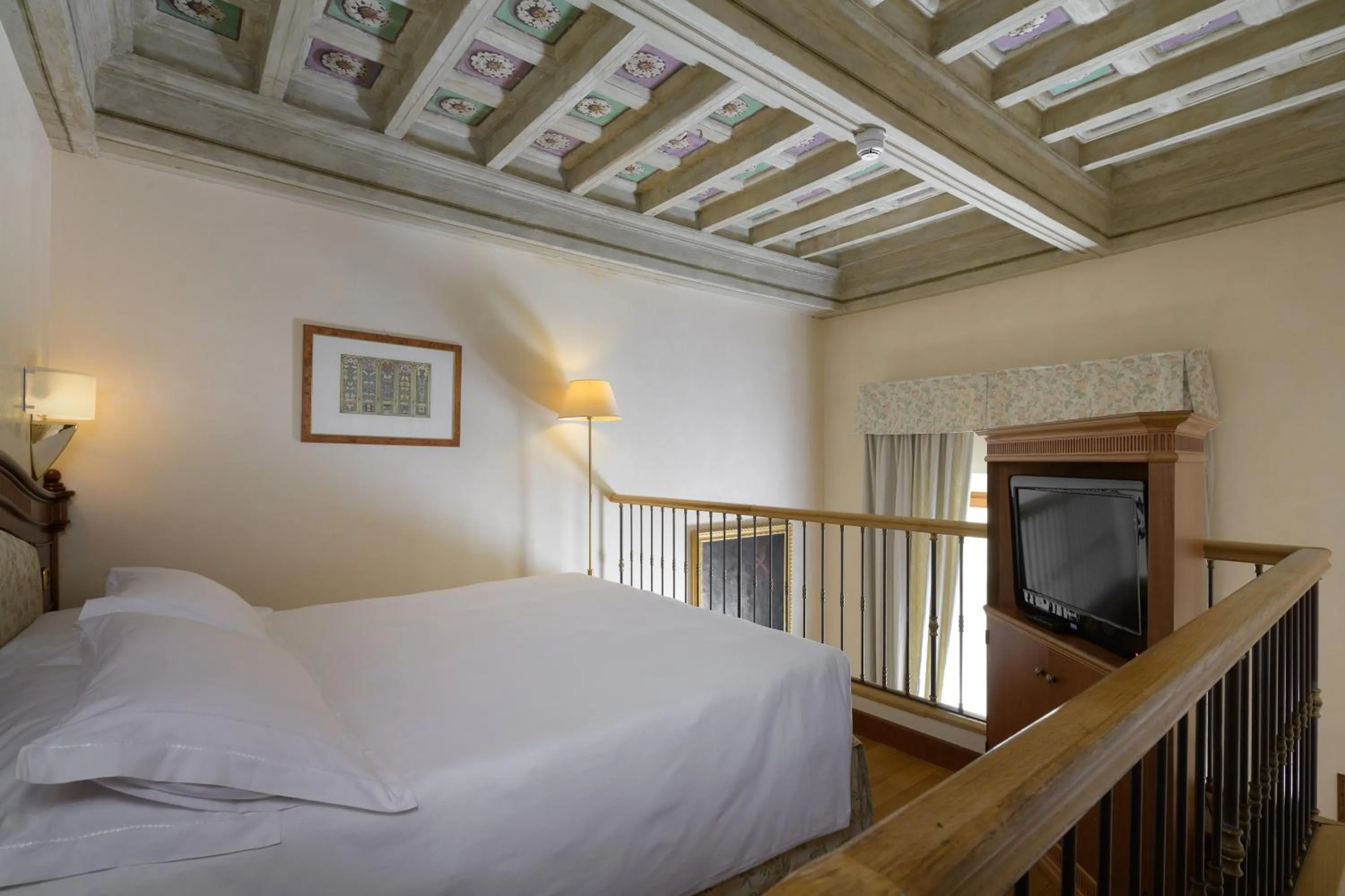 Bedroom, Bed in Hotel degli Orafi