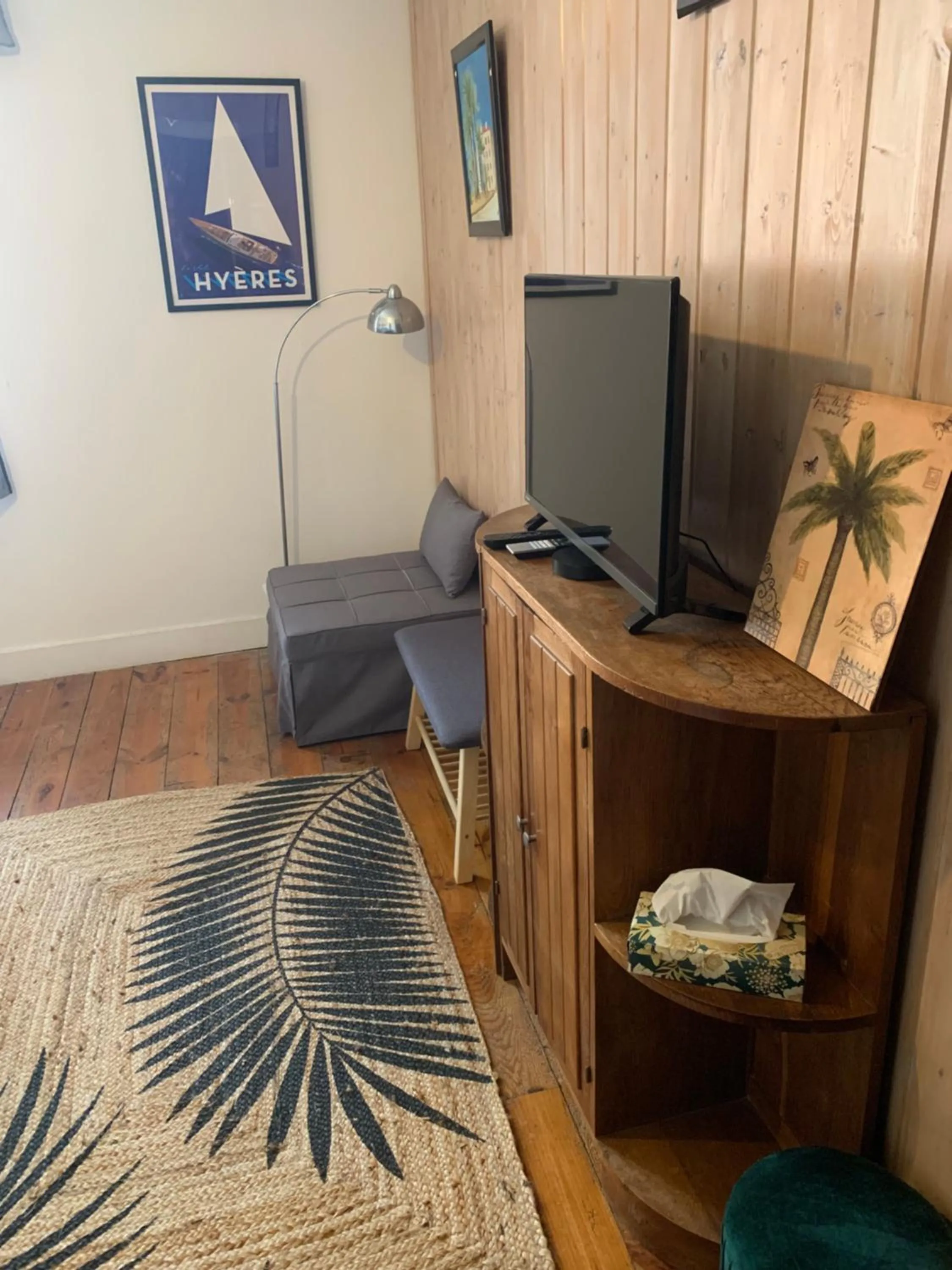 TV/Entertainment Center in Cookie home