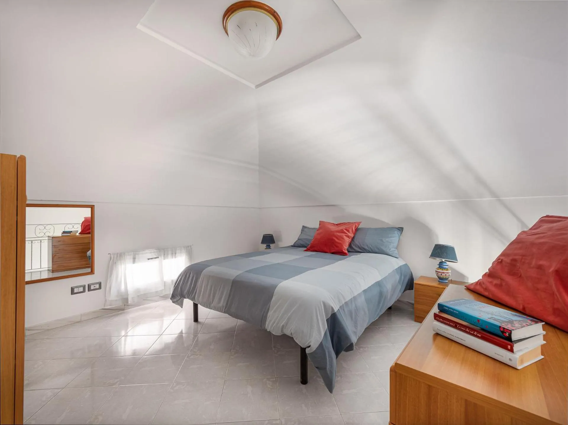 Photo of the whole room, Bed in La Perla di Chicca