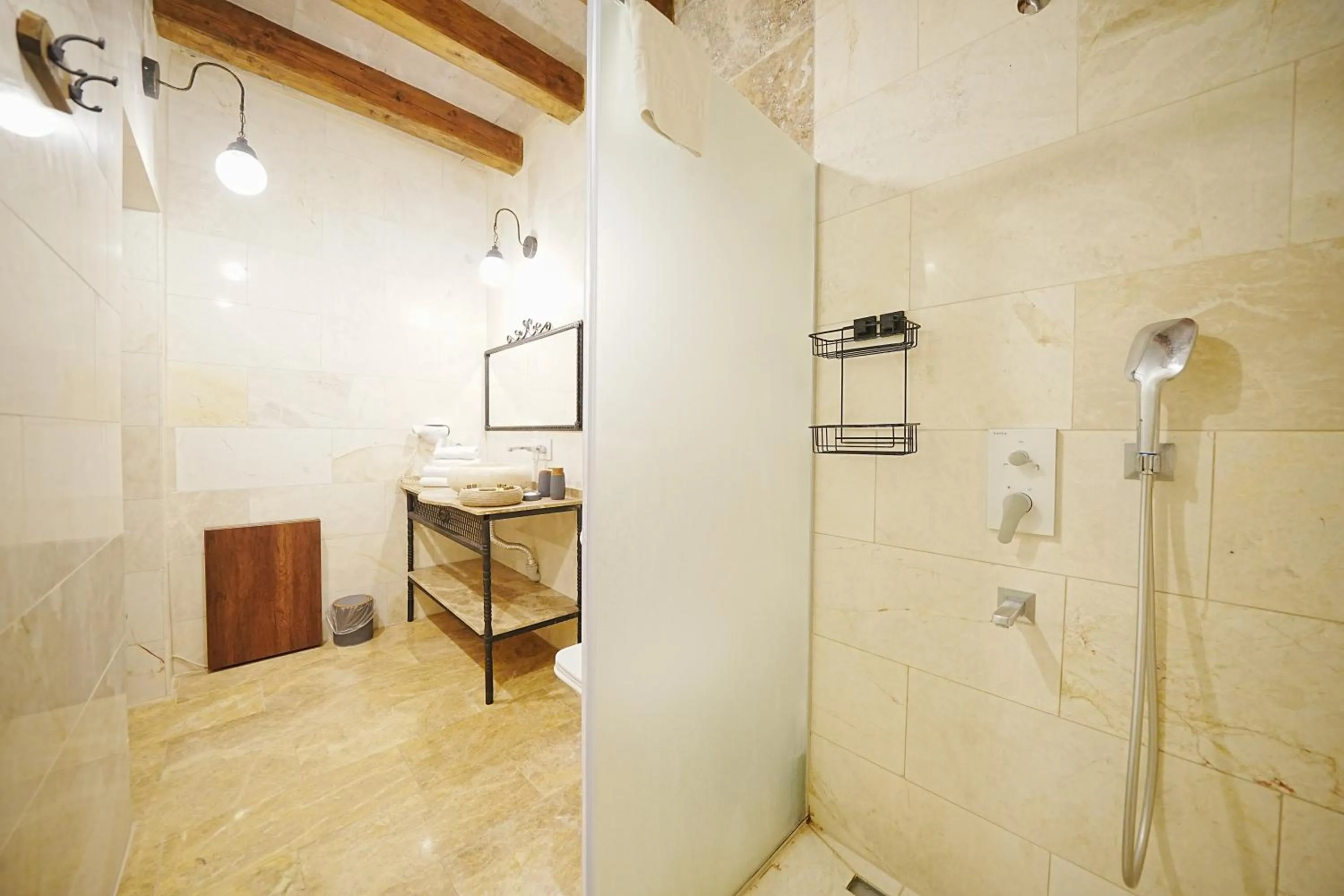 Toilet in Kayra Cave Suites