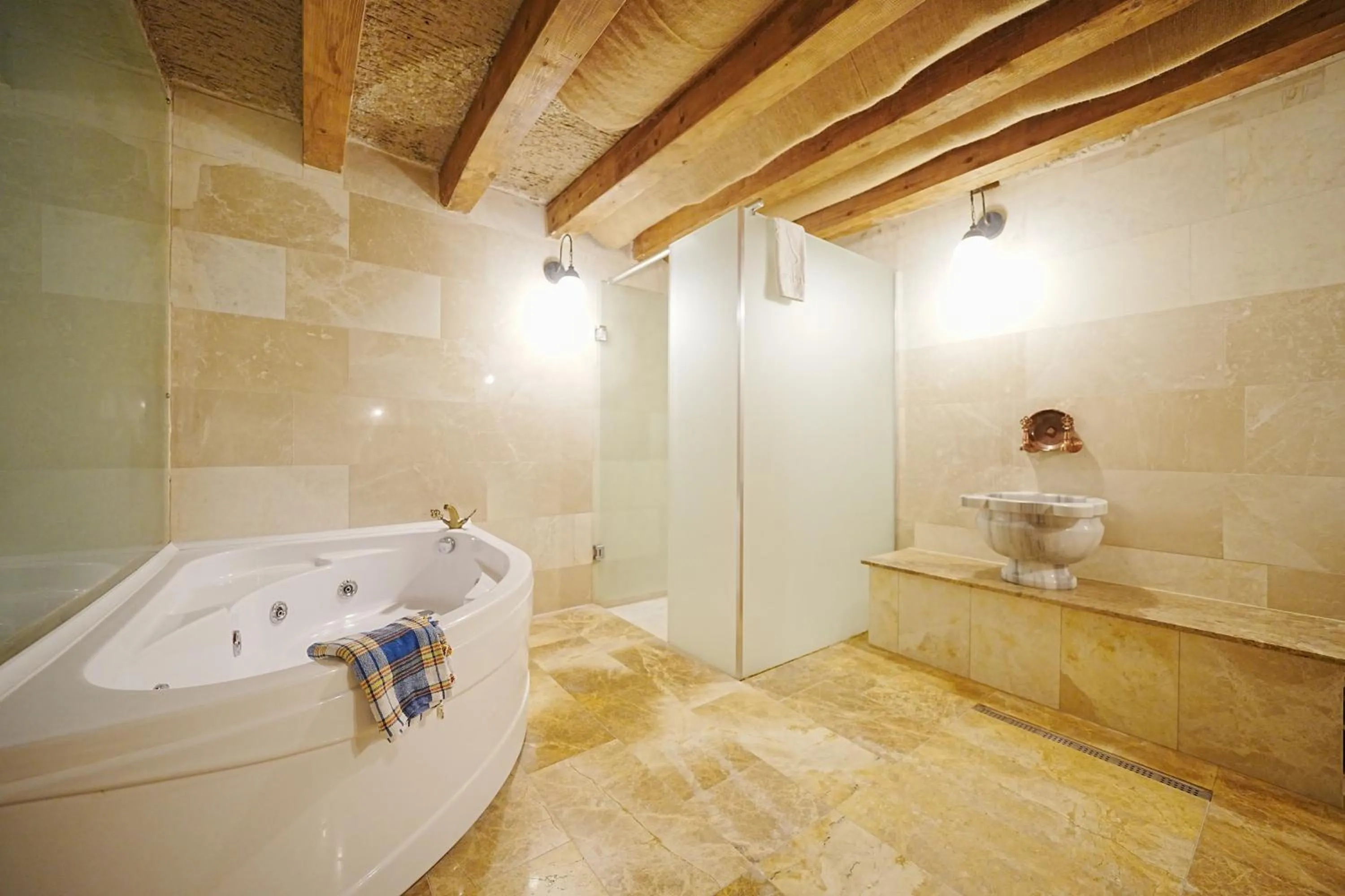 Hot Tub in Kayra Cave Suites