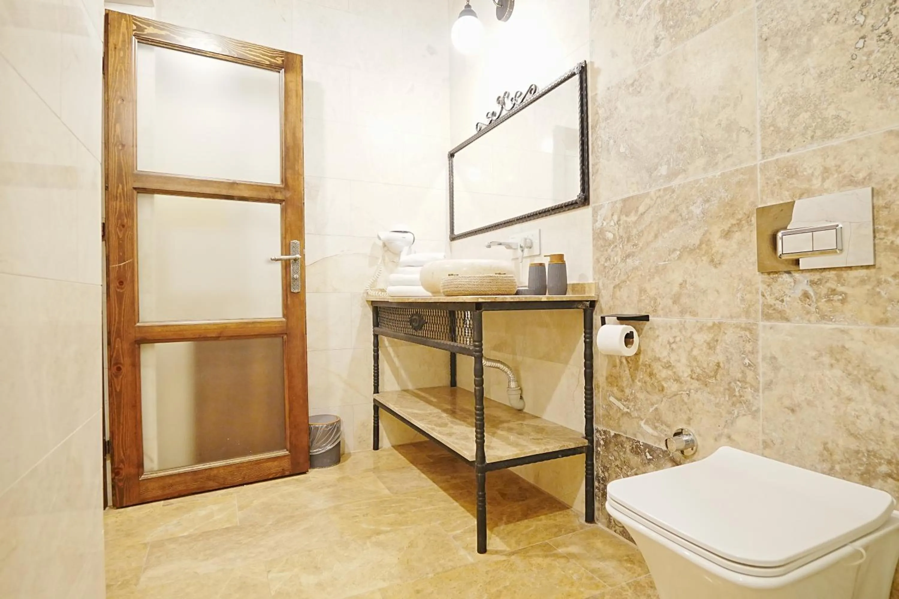 Toilet in Kayra Cave Suites