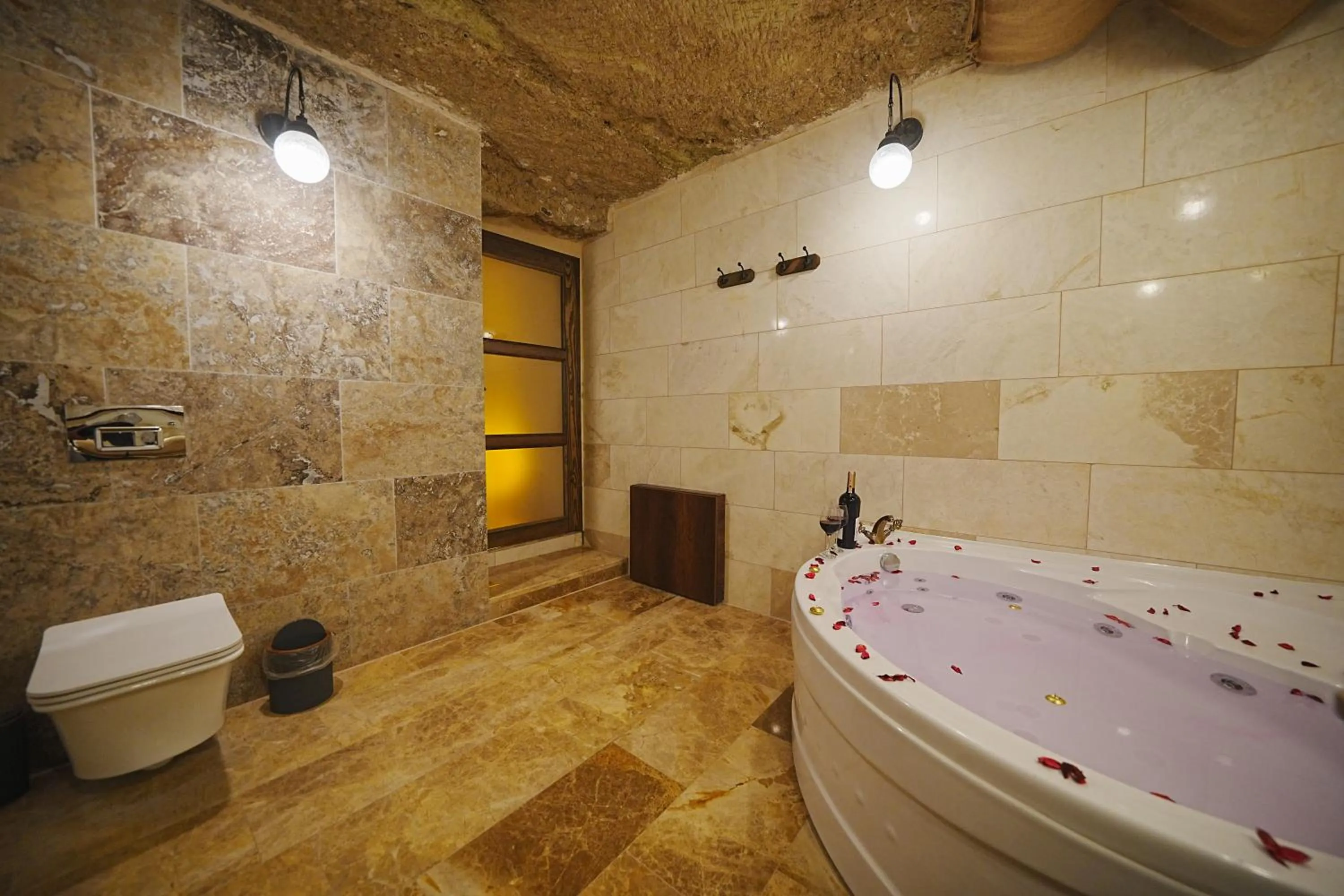 Toilet in Kayra Cave Suites
