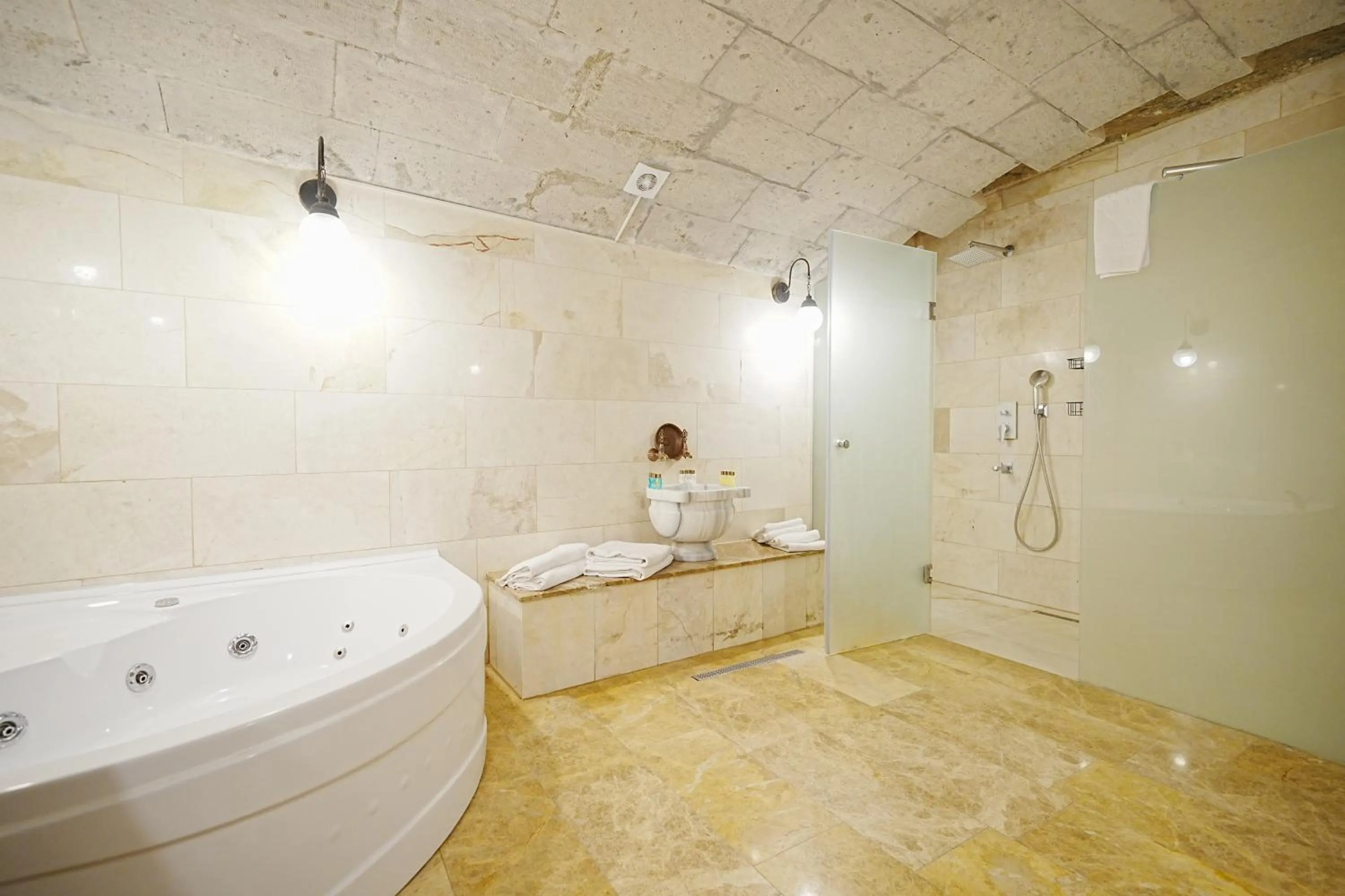 Shower in Kayra Cave Suites