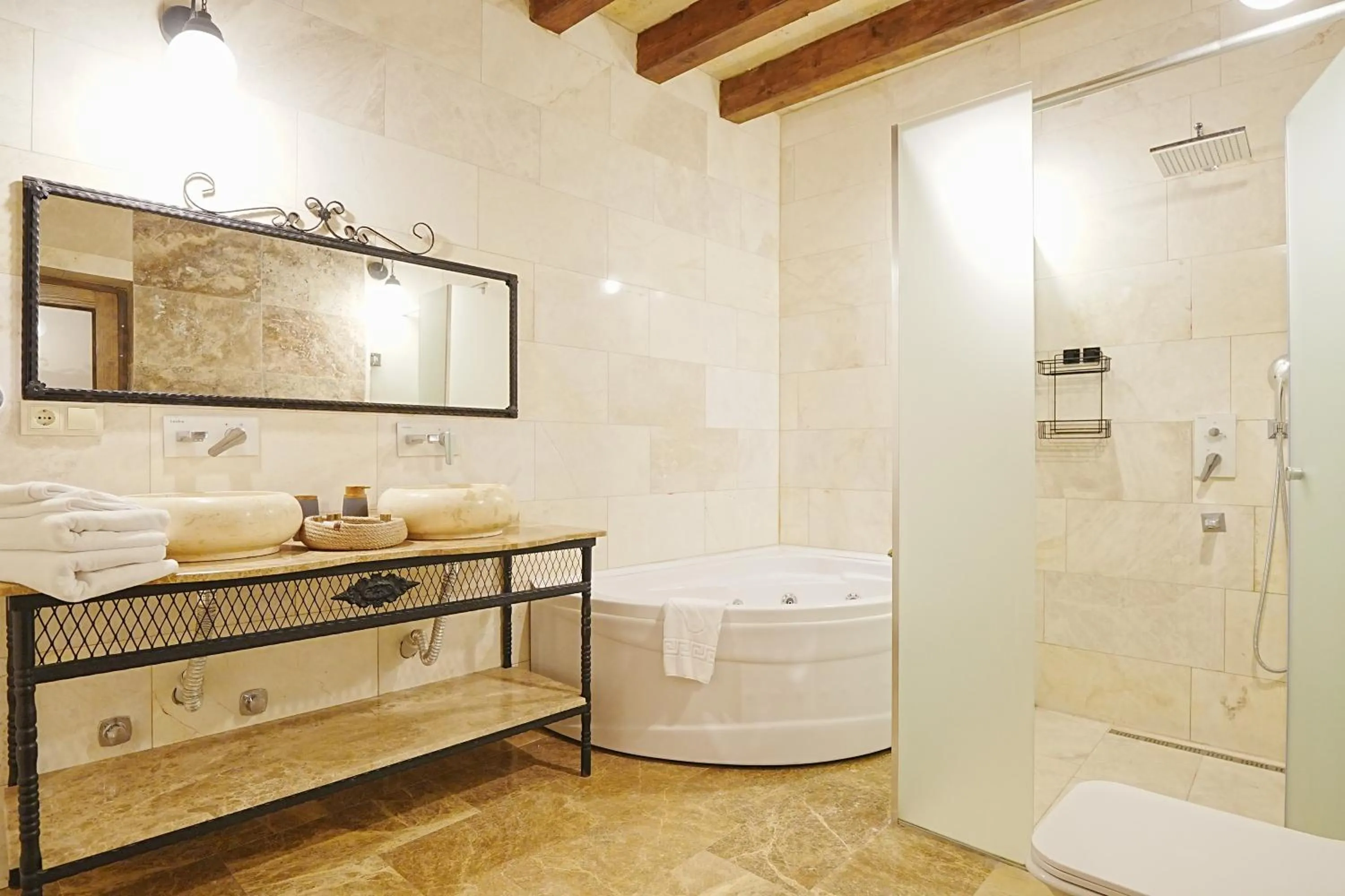 Toilet in Kayra Cave Suites