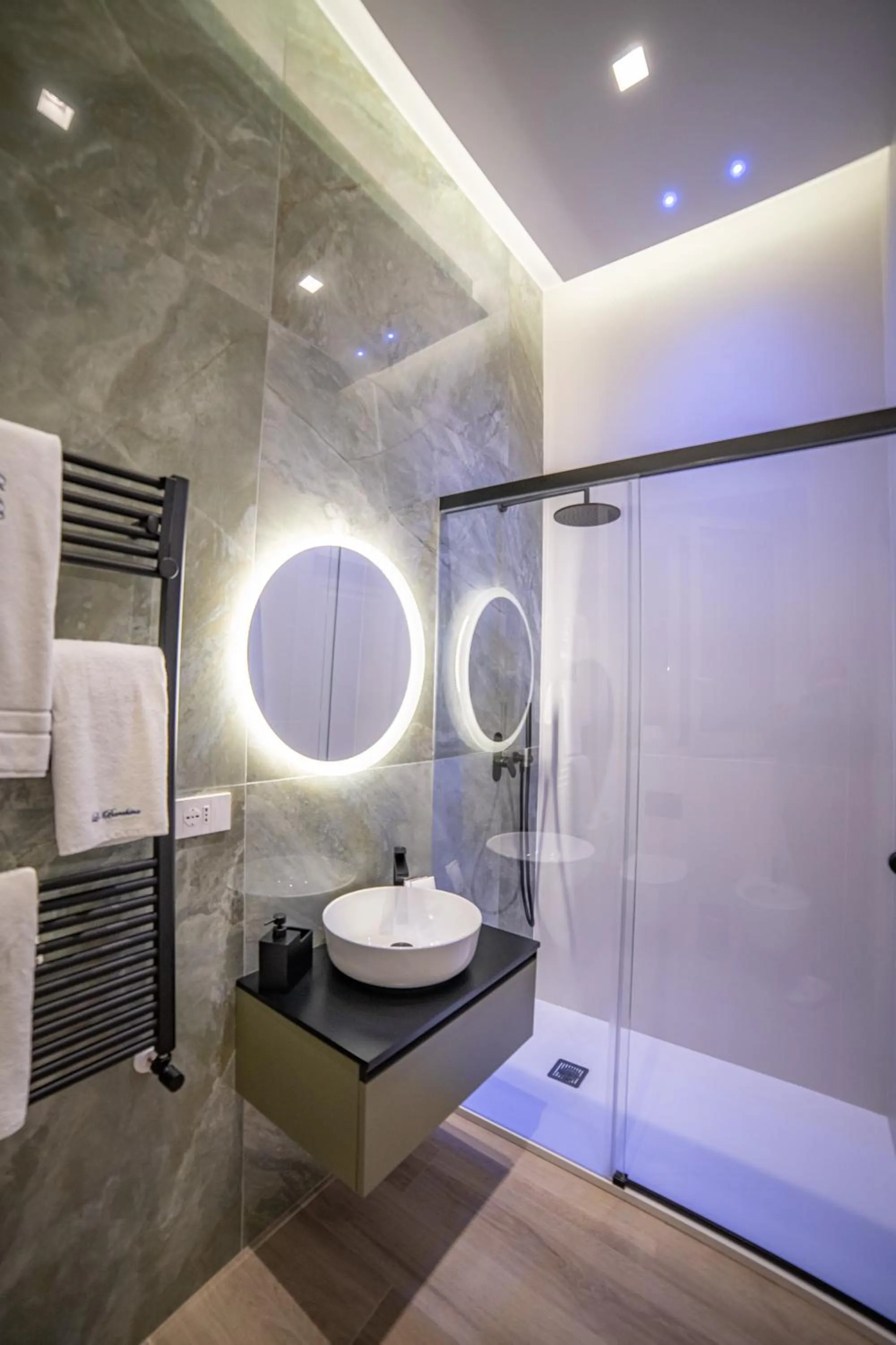LA BANCHINA LUXURY SUITES