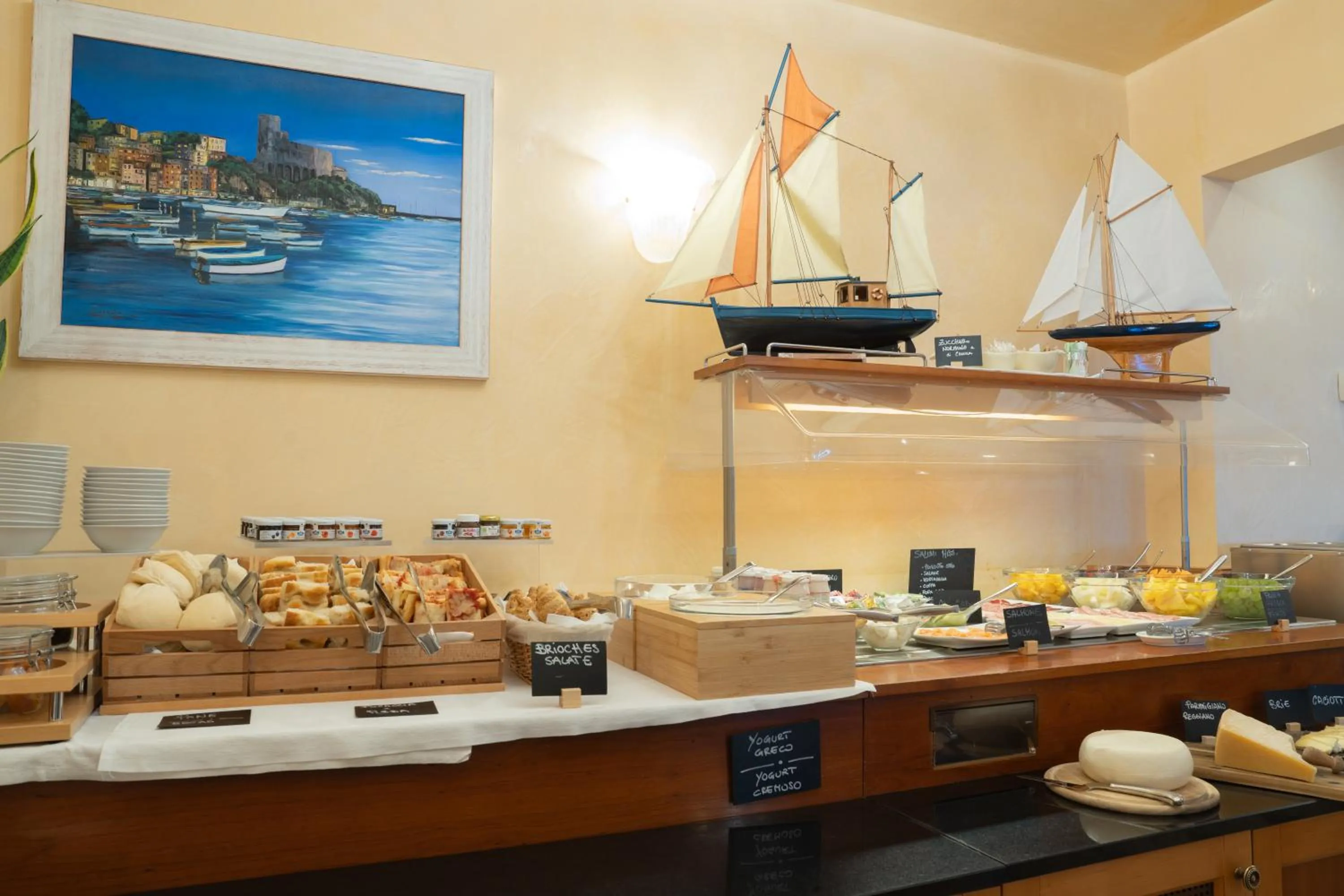 Buffet breakfast in Hotel Florida Lerici