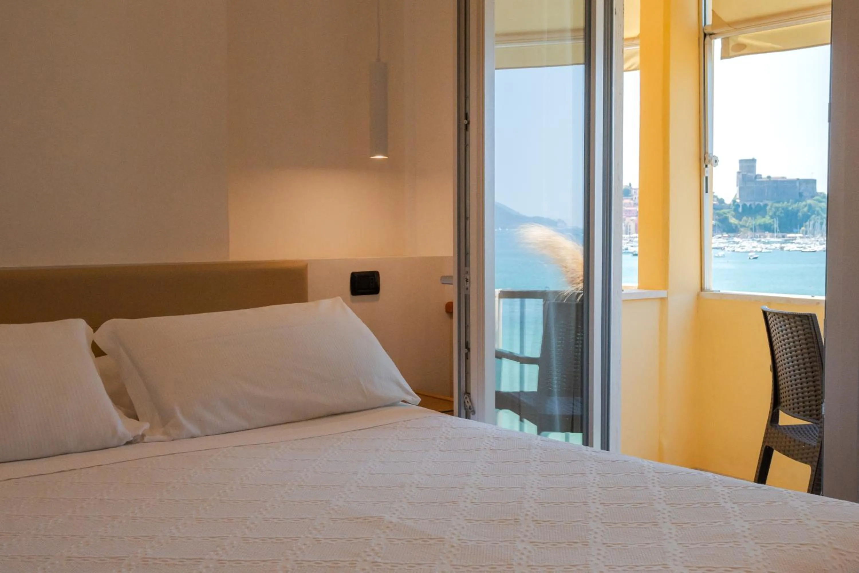 Bed in Hotel Florida Lerici