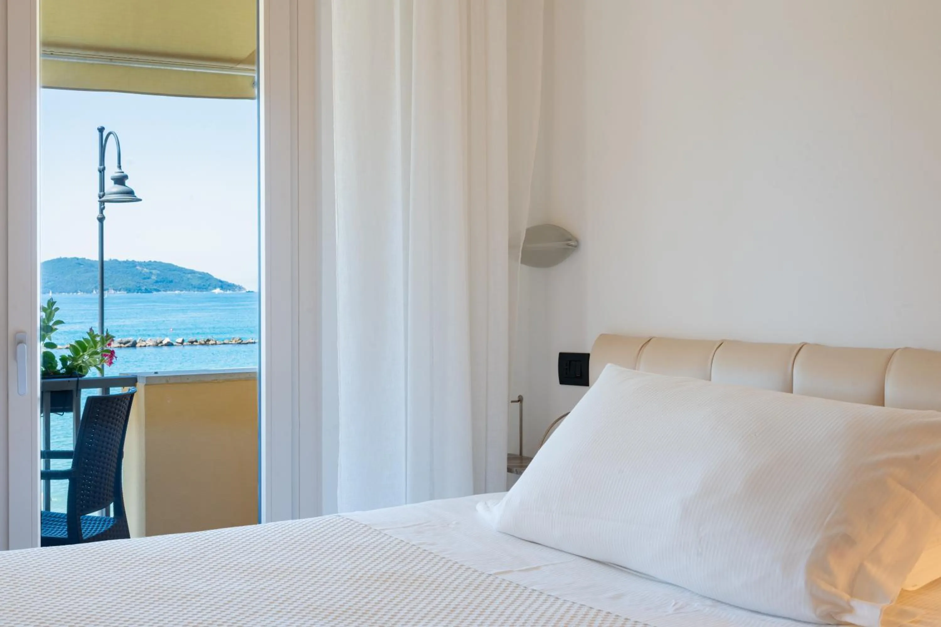 Bed in Hotel Florida Lerici