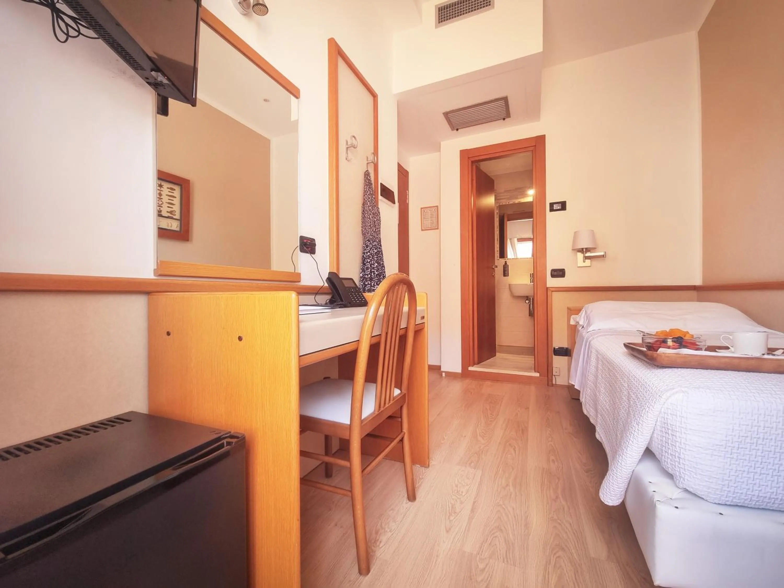 Bedroom, Bed in Hotel Florida Lerici