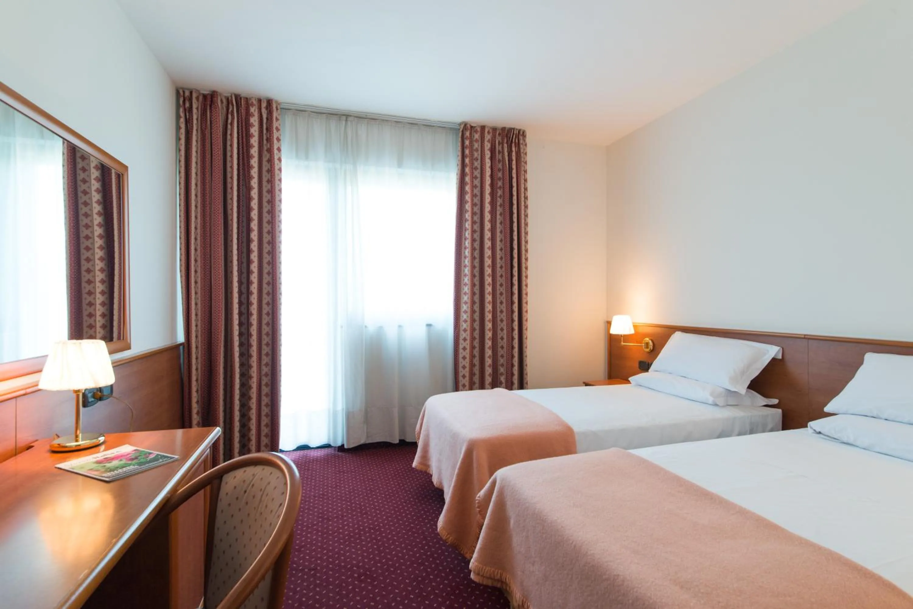 Bed in Airport Hotel Bergamo