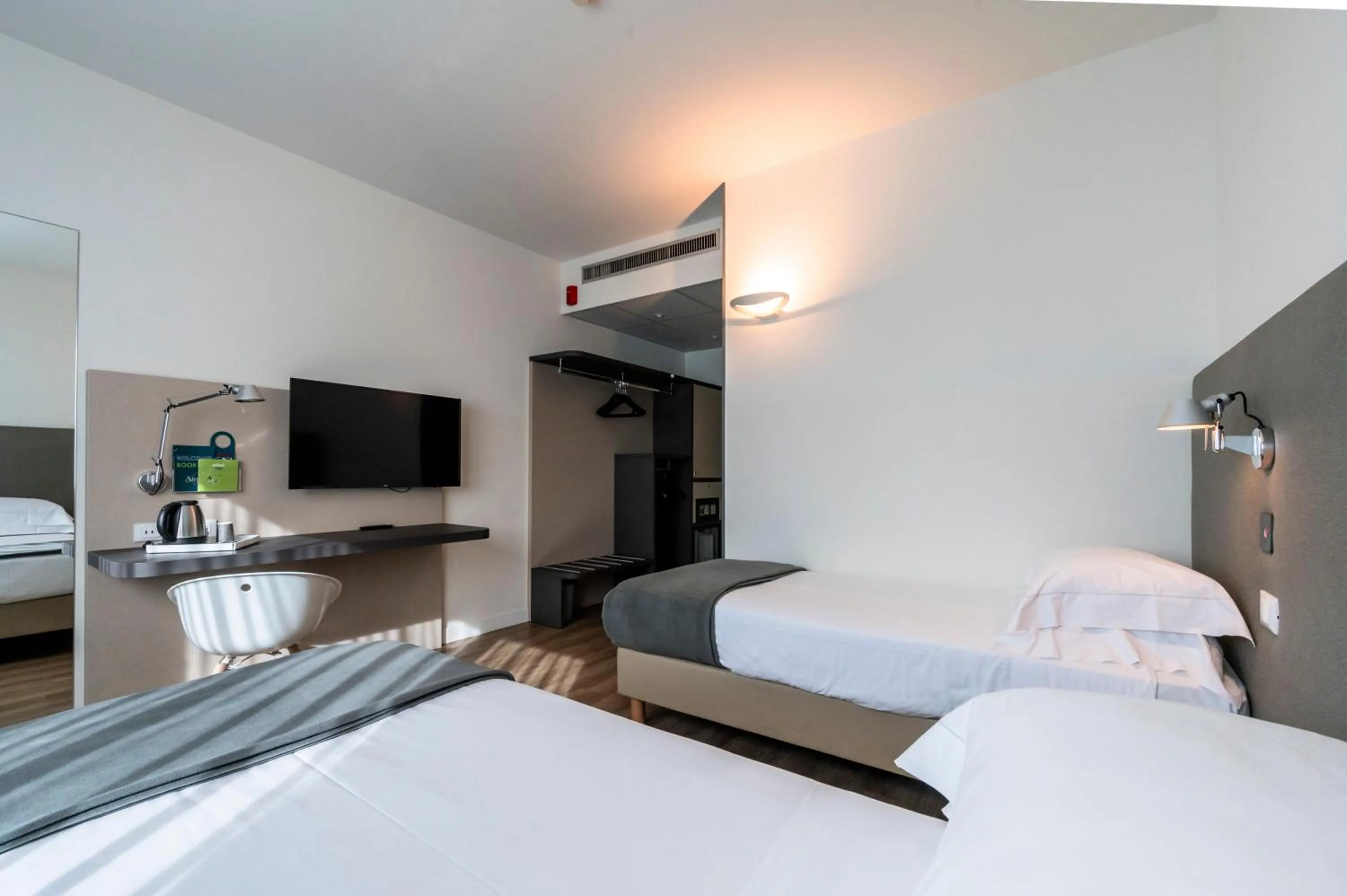 Bed in Airport Hotel Bergamo