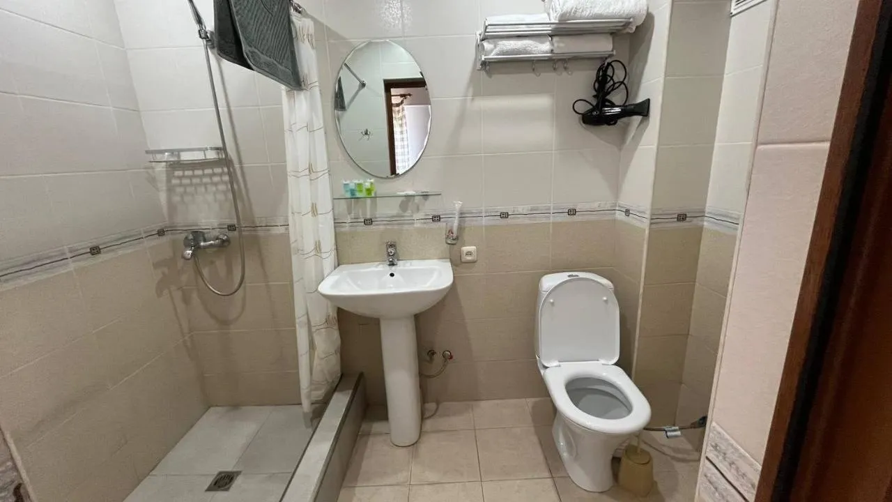 Toilet in Dil Hill by Sam