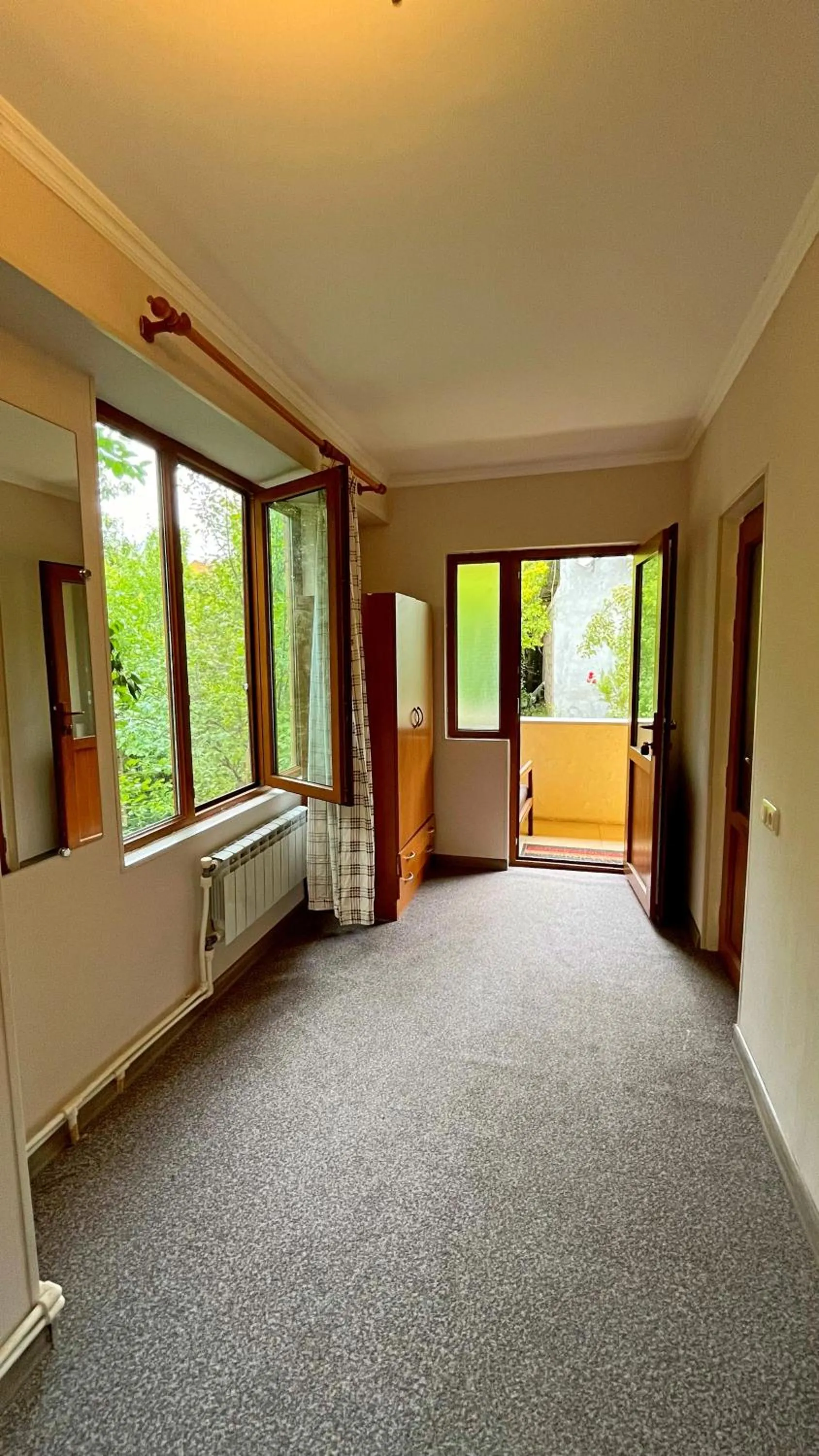 Photo of the whole room, Bed in Dil Hill by Sam