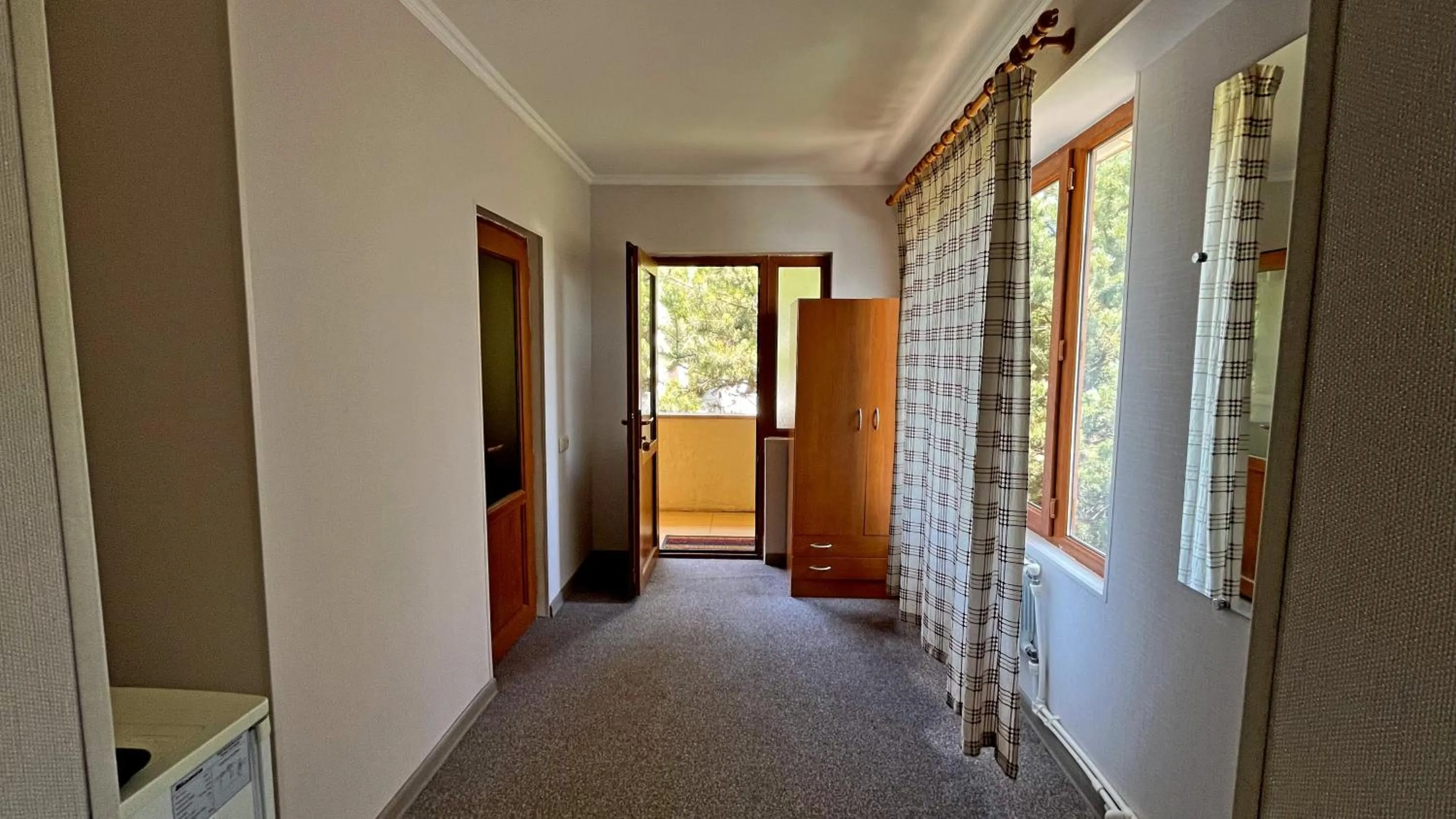 Photo of the whole room in Dil Hill by Sam