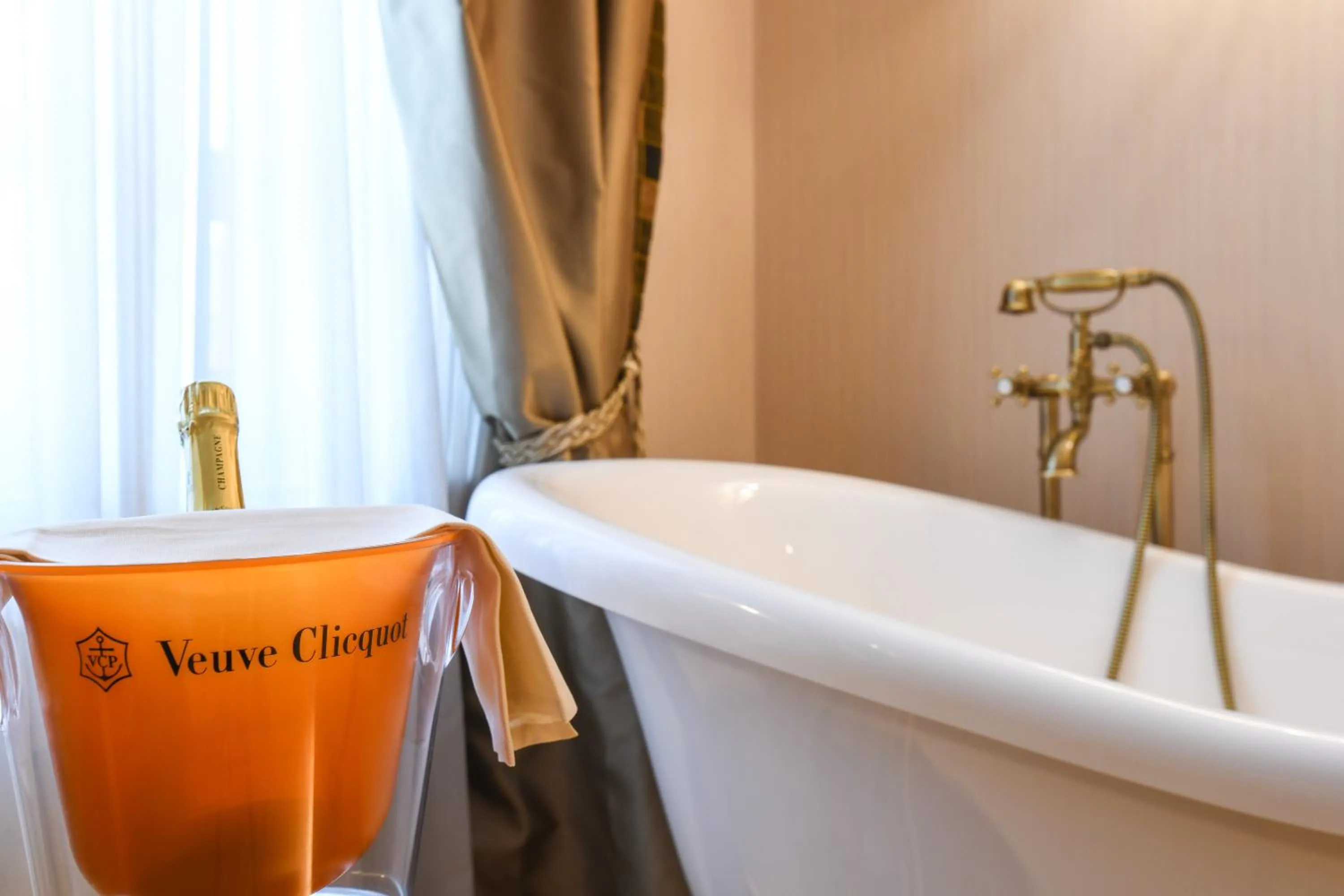 Bath in Hotel Master