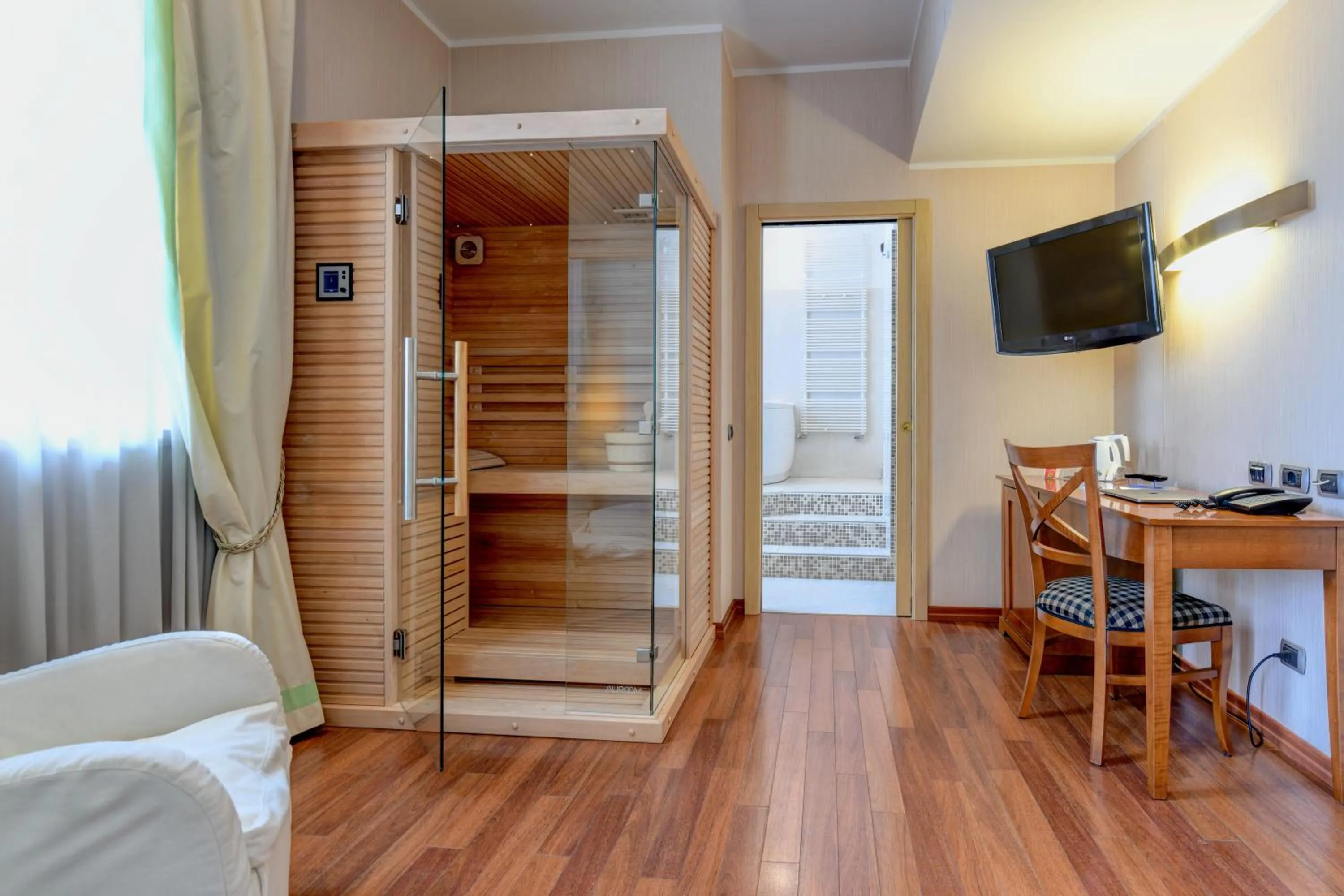 Sauna, Bed in Hotel Master
