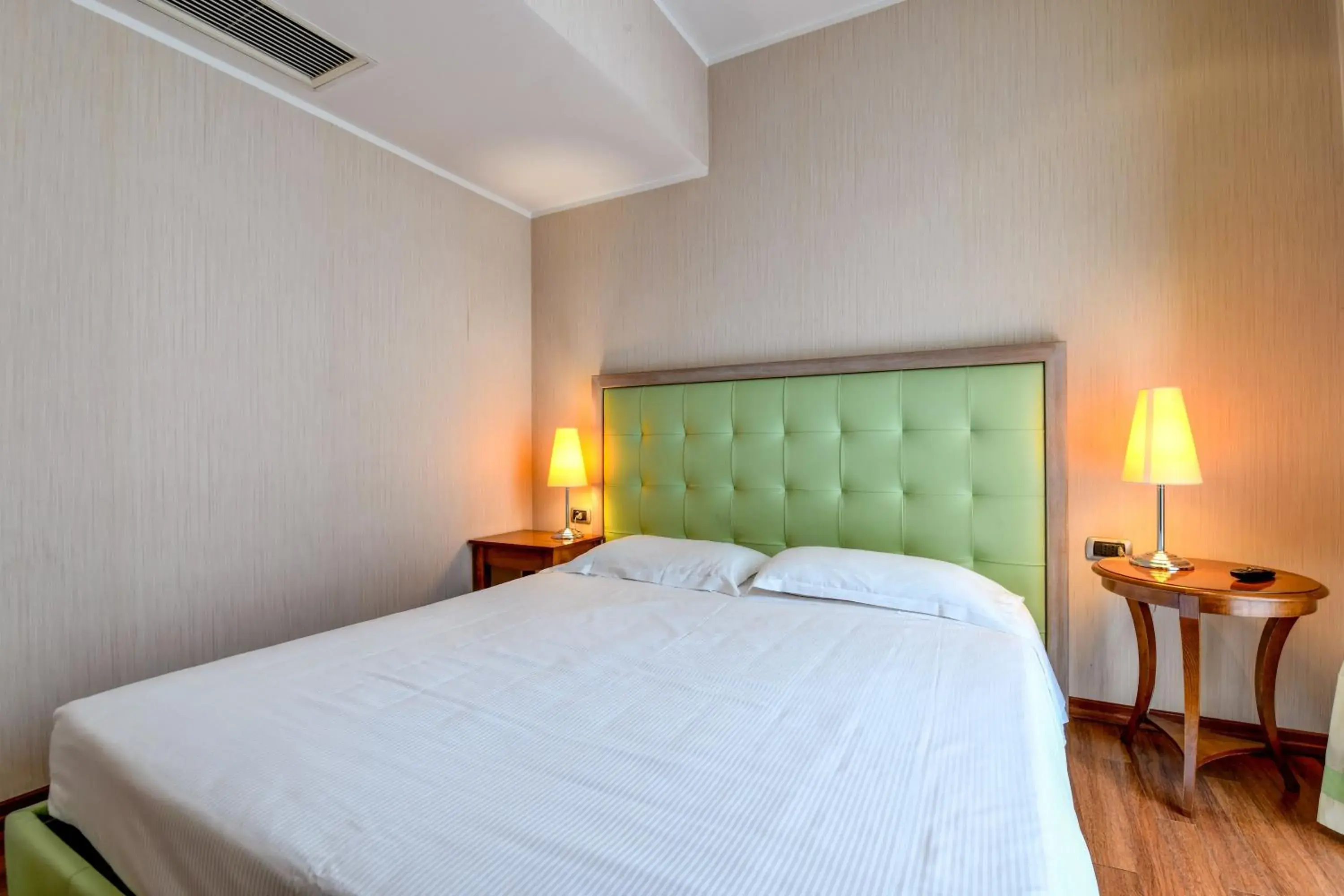 Photo of the whole room, Bed in Hotel Master Photo of the whole room, Bed in Hotel Master