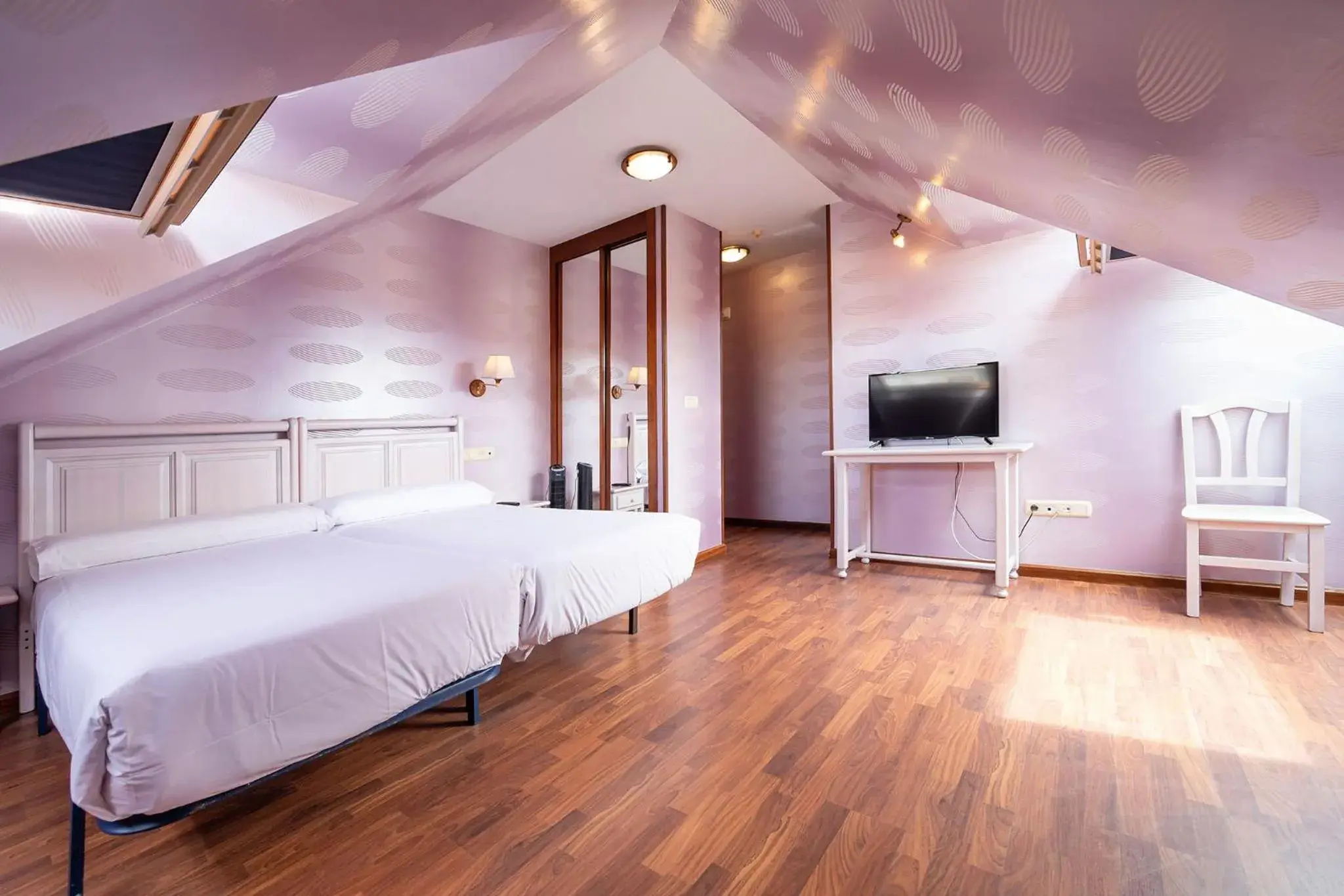 Standard Twin Room with Sea View in Hotel Puerto de Candás Standard Twin Room with Sea View in Hotel Puerto de Candás