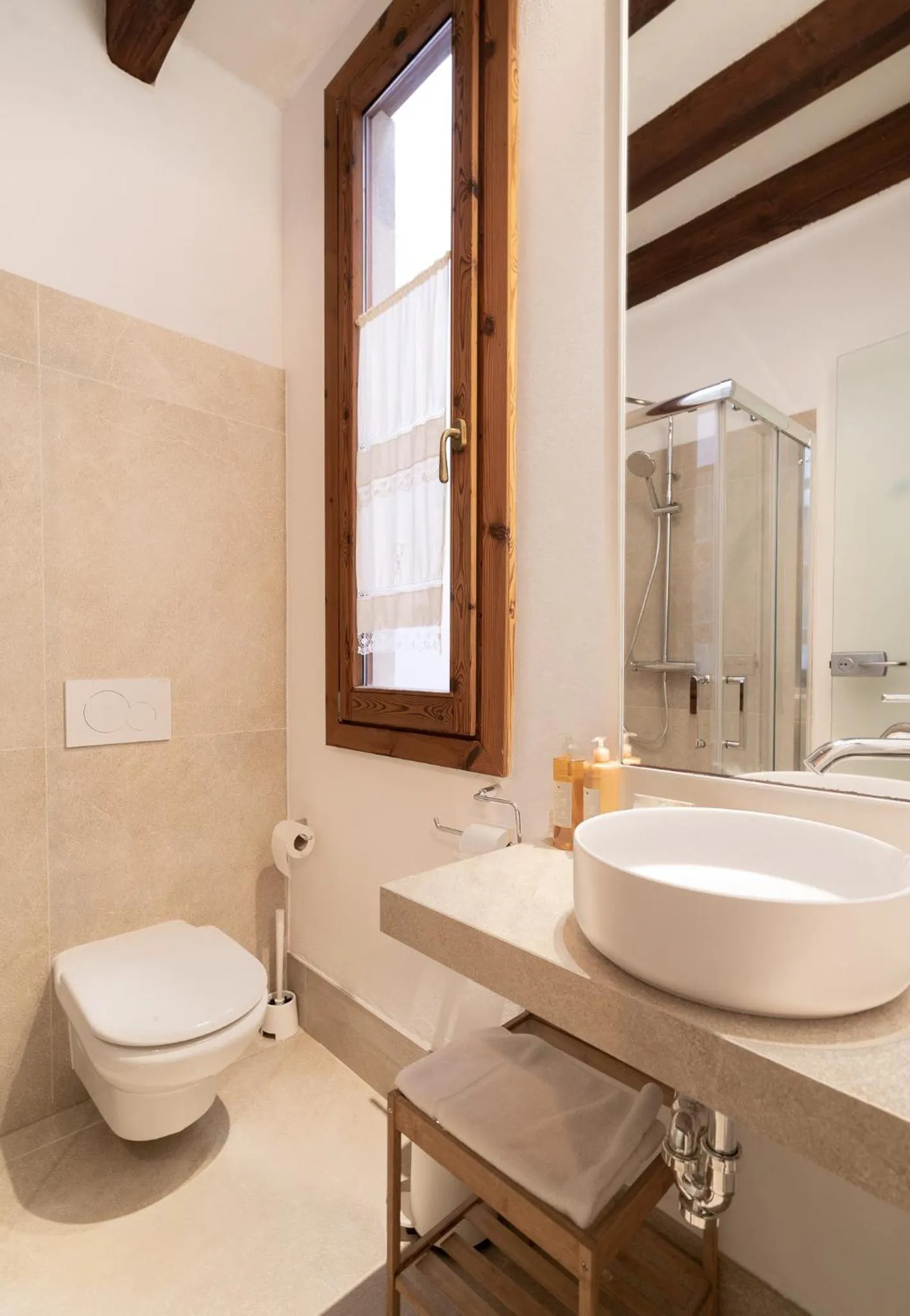 Bathroom in Ramón Llull House