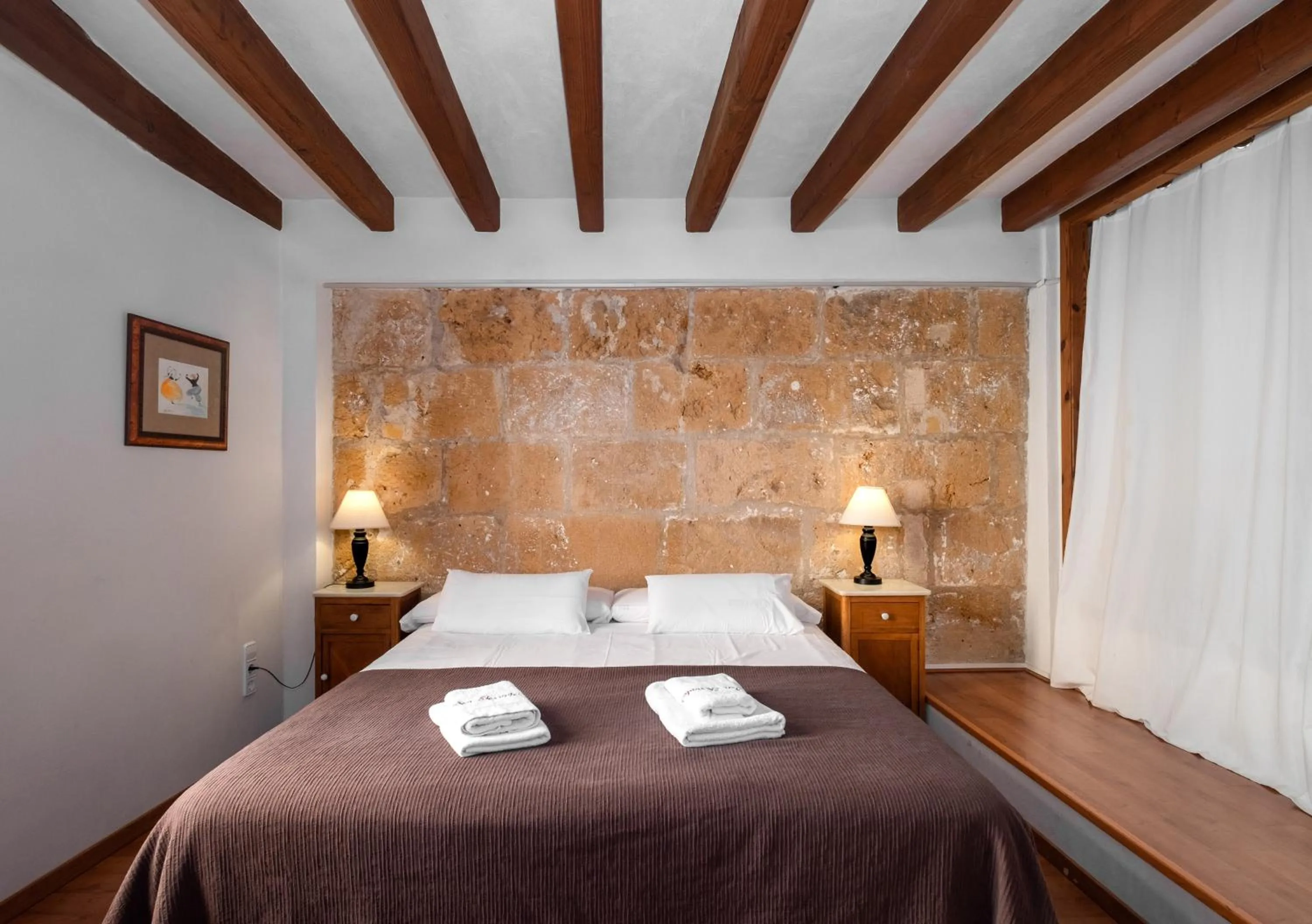 Photo of the whole room, Bed in Ramón Llull House