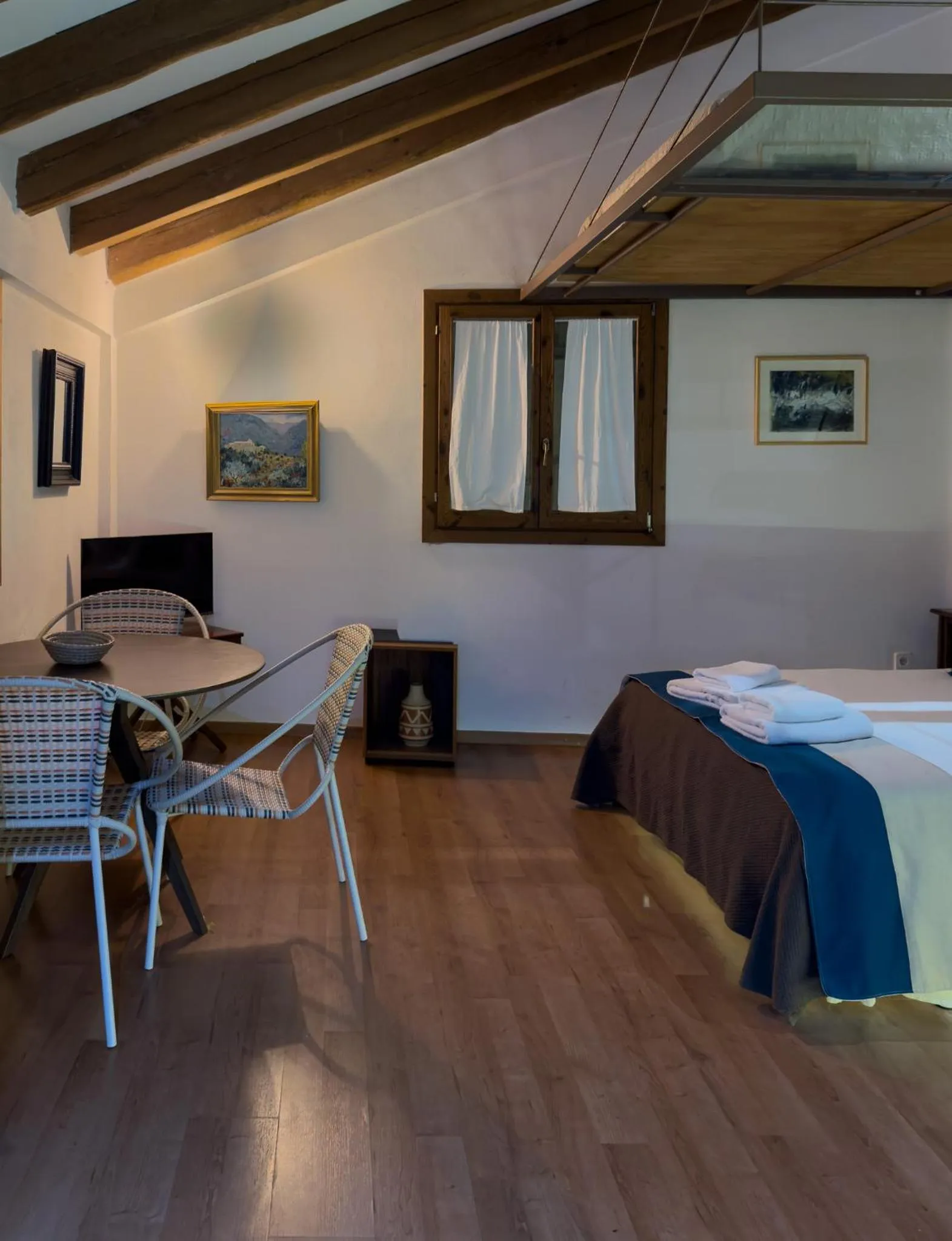 Living room, Bed in Ramón Llull House