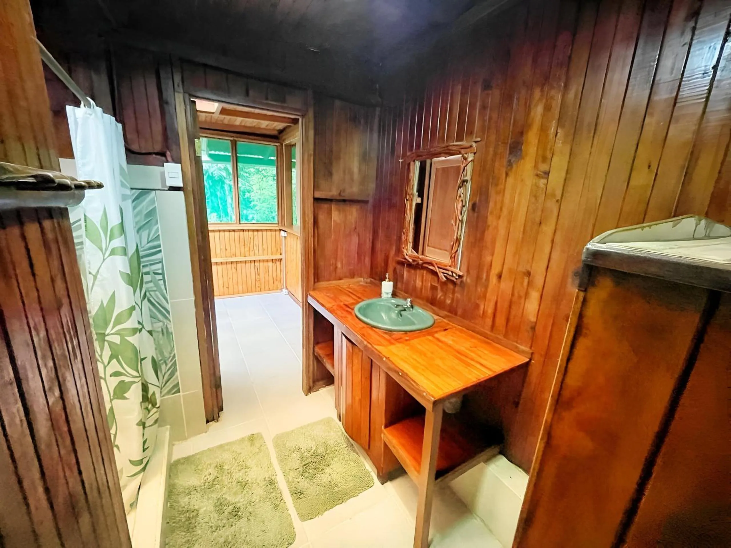 Bathroom in Ocean Forest Ecolodge