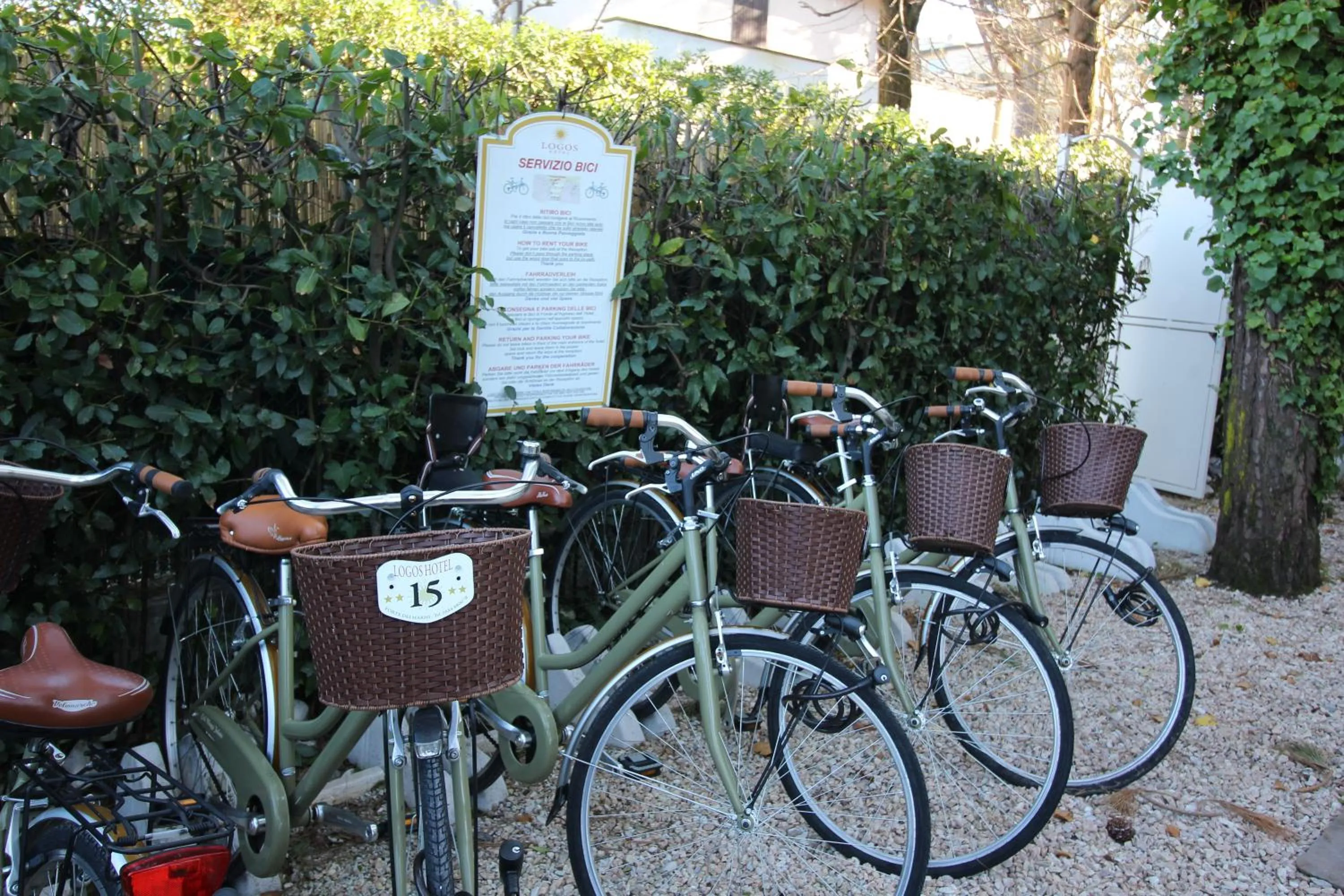 Cycling in JR Resort Logos Forte dei Marmi