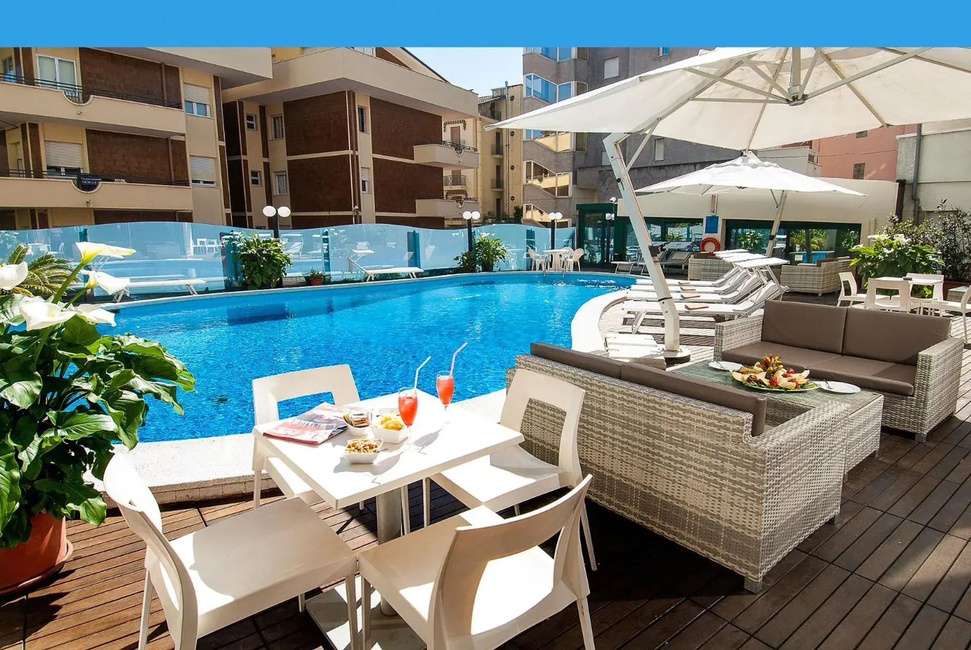Swimming pool, Restaurant/Places to Eat in Park Hotel