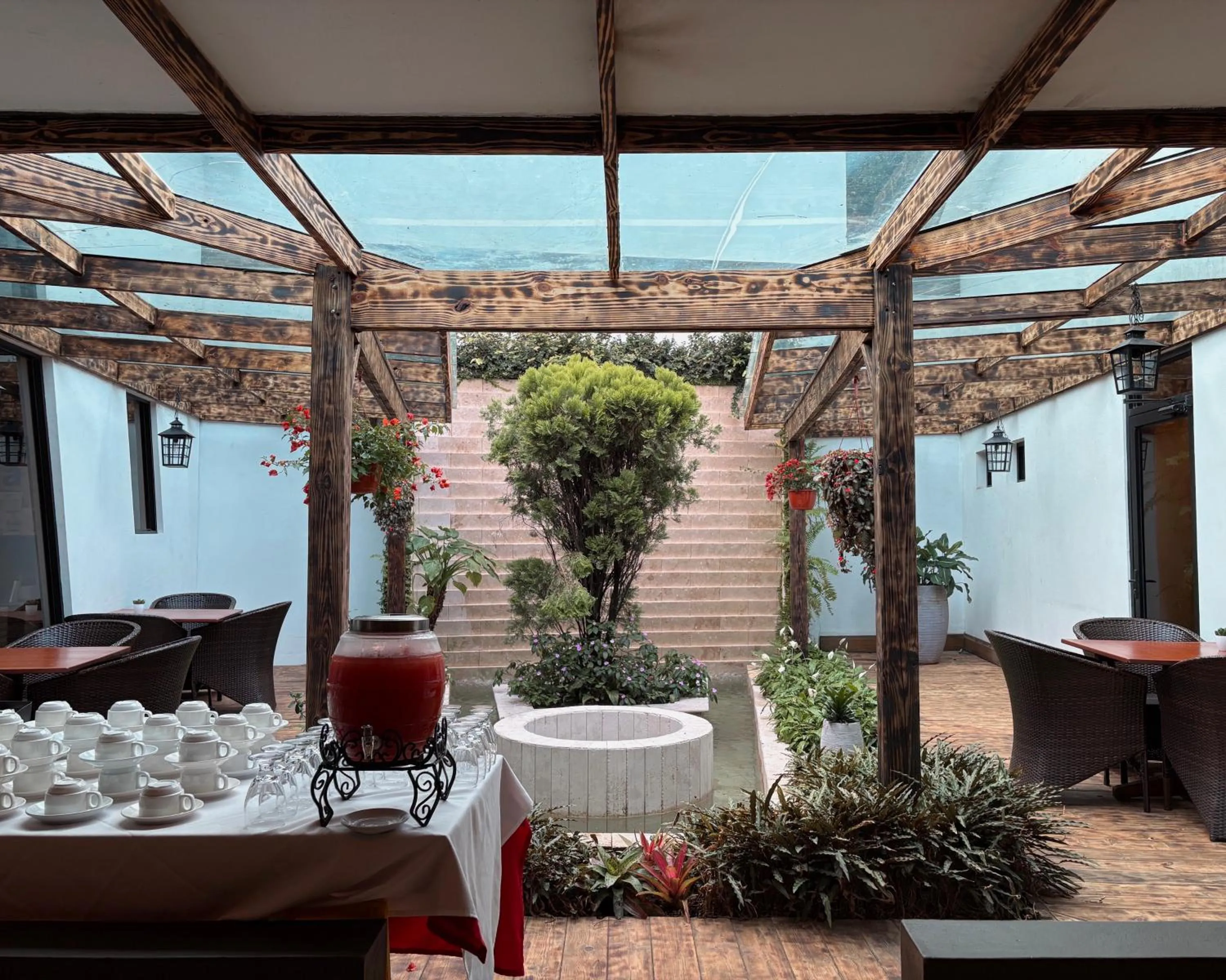 Restaurant/places to eat in Hotel Ladera