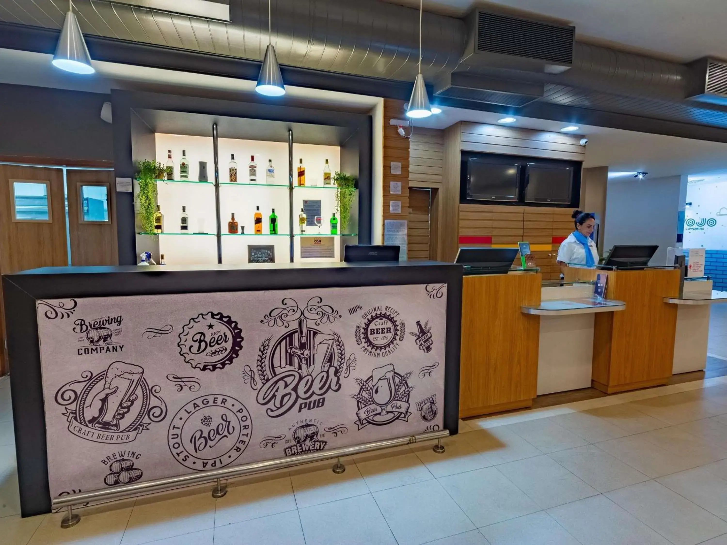 Lounge or bar in ibis Manaus Distrito Industrial Lounge or bar in ibis Manaus Distrito Industrial