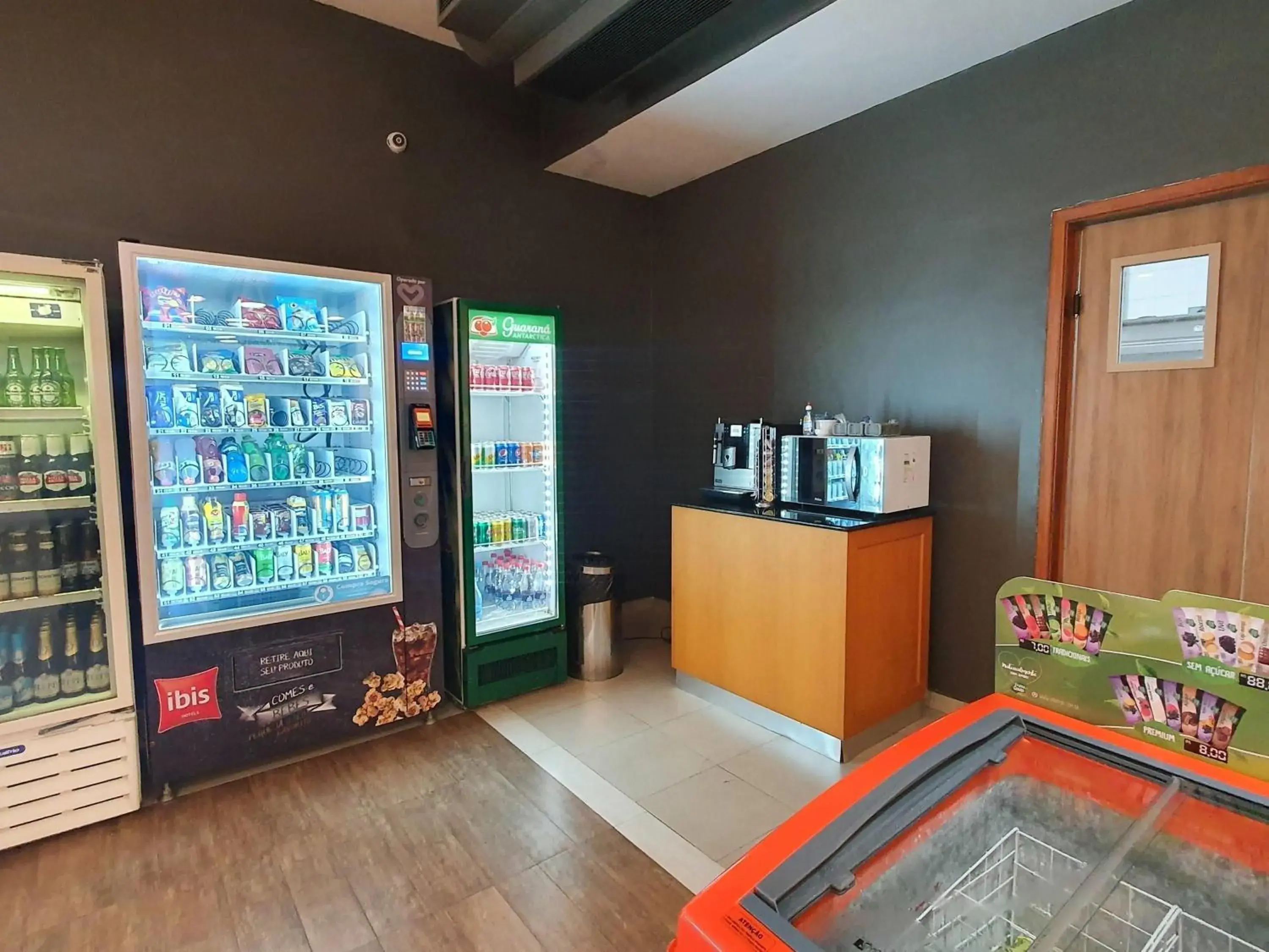 Lounge or bar in ibis Manaus Distrito Industrial Lounge or bar in ibis Manaus Distrito Industrial