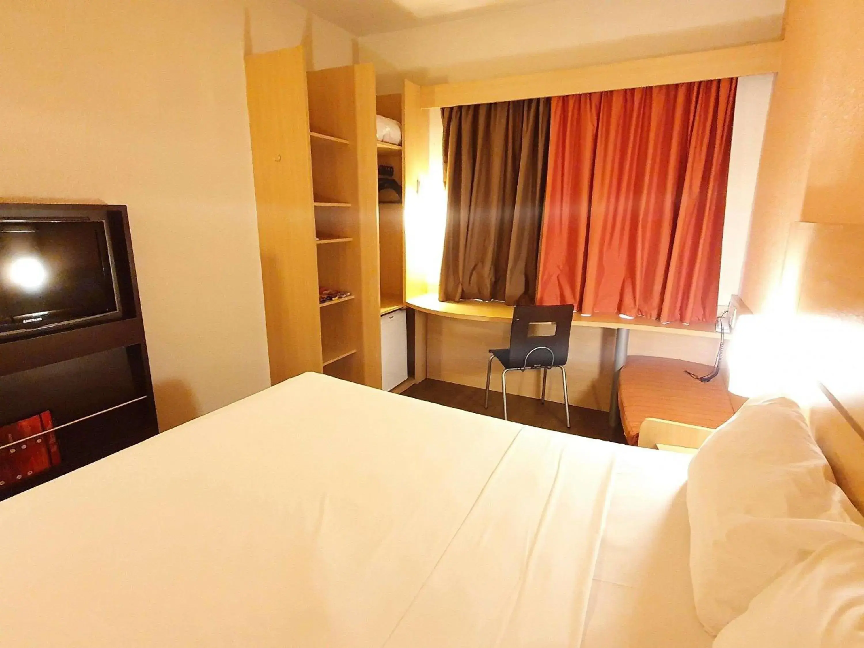 Bedroom, Bed in ibis Manaus Distrito Industrial Bedroom, Bed in ibis Manaus Distrito Industrial