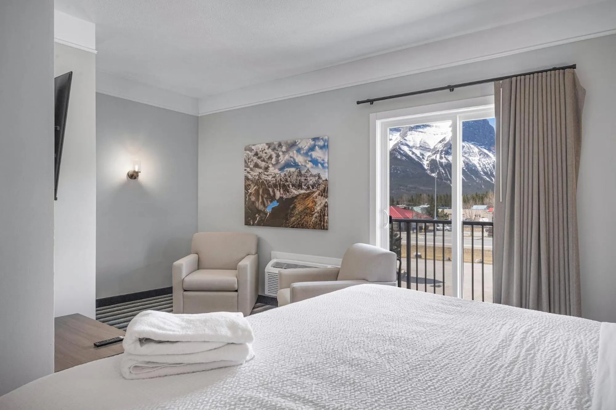 Bed in Northwinds Hotel Canmore