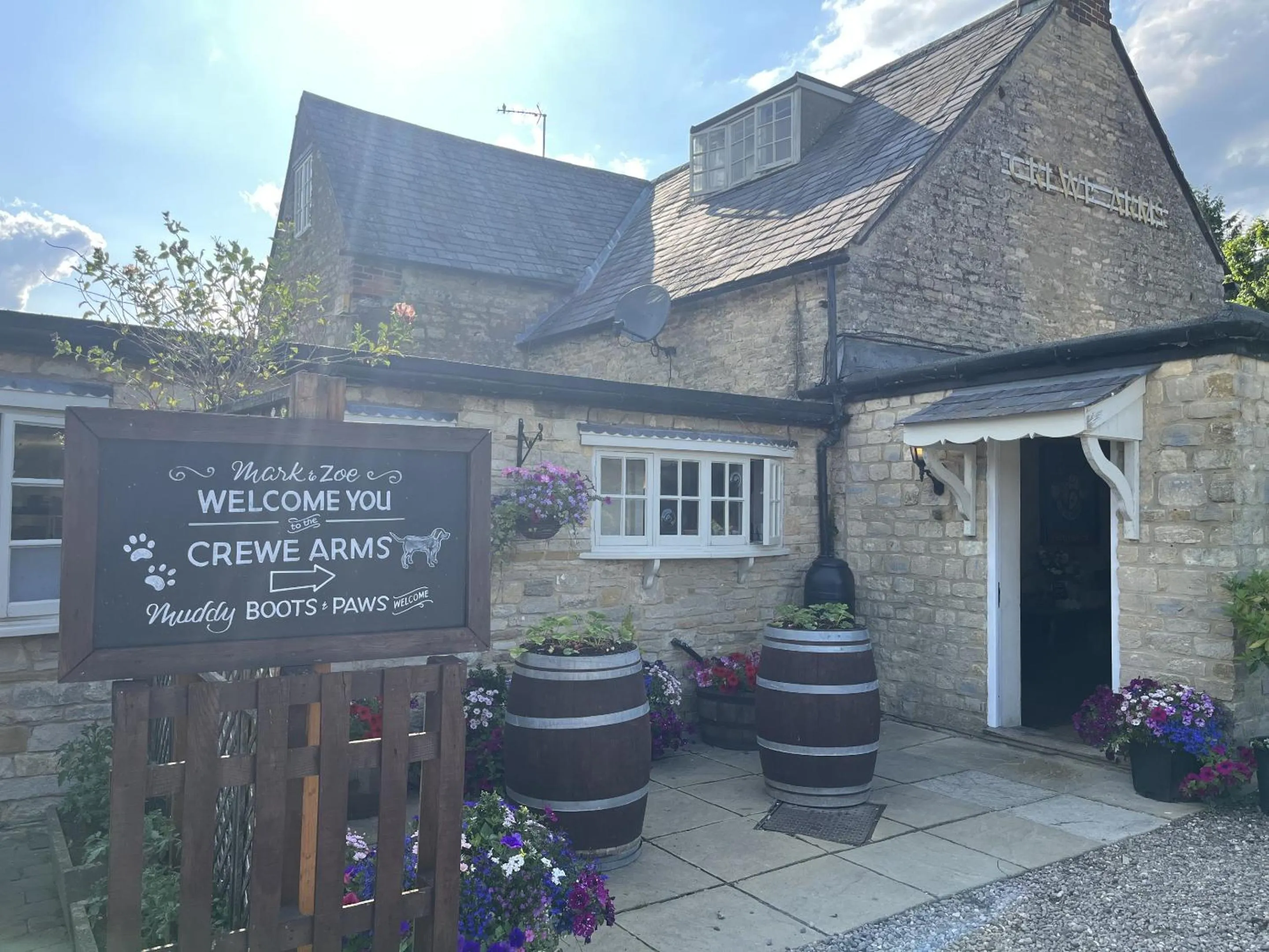 Facade/entrance in The Crewe Arms