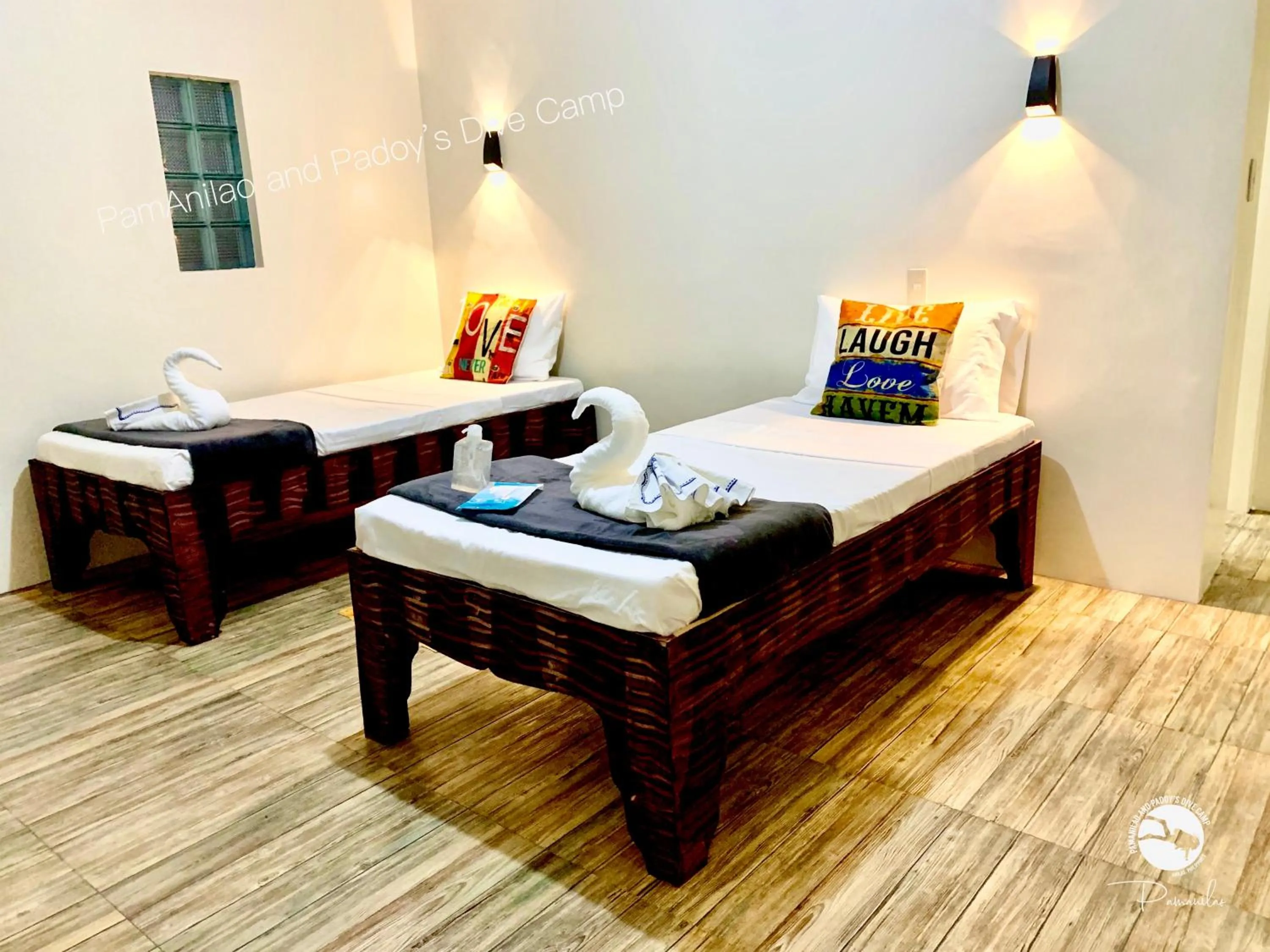 Bed in PamAnilao and Padoy's Dive Camp