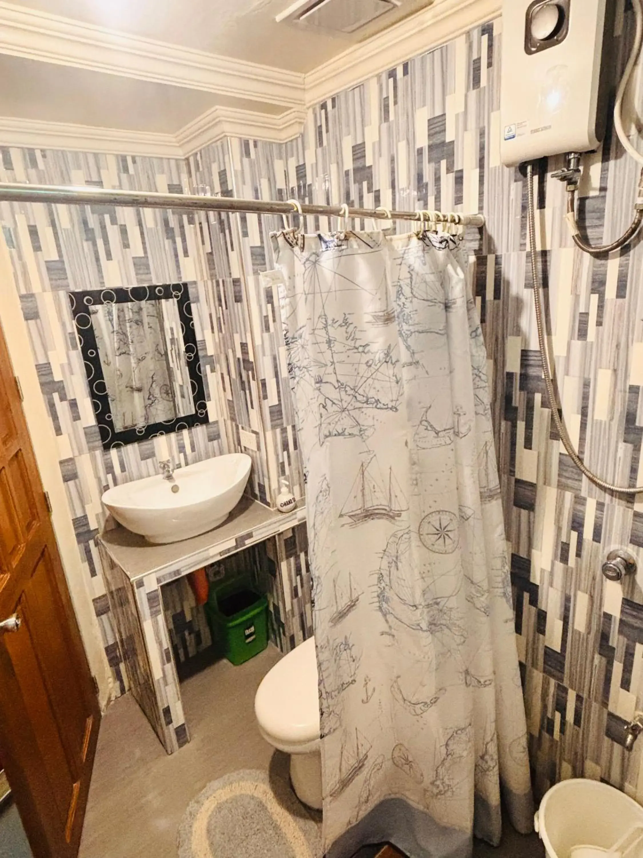 Triple Room with Bathroom in PamAnilao and Padoy's Dive Camp Triple Room with Bathroom in PamAnilao and Padoy's Dive Camp