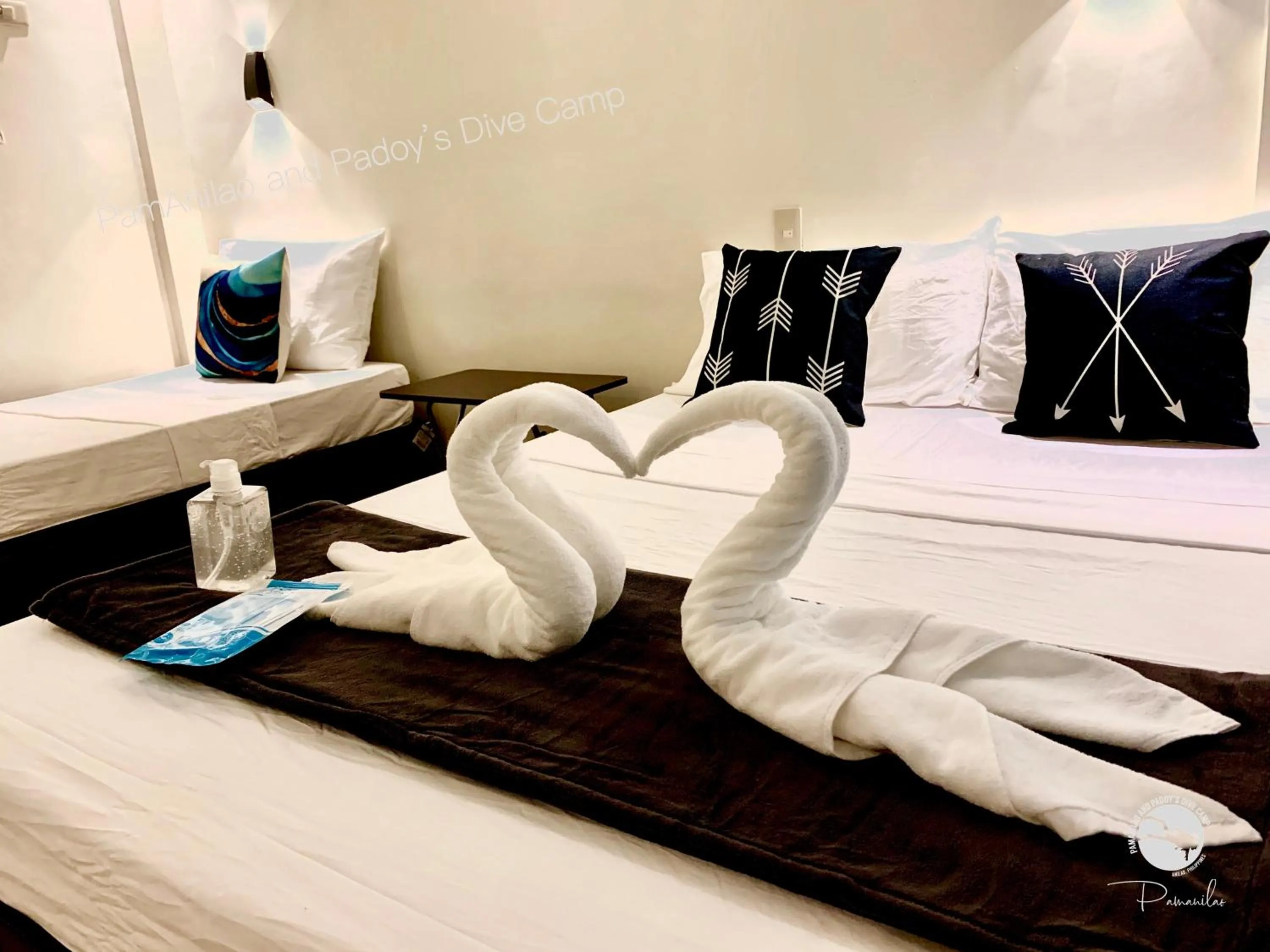 Bed in PamAnilao and Padoy's Dive Camp