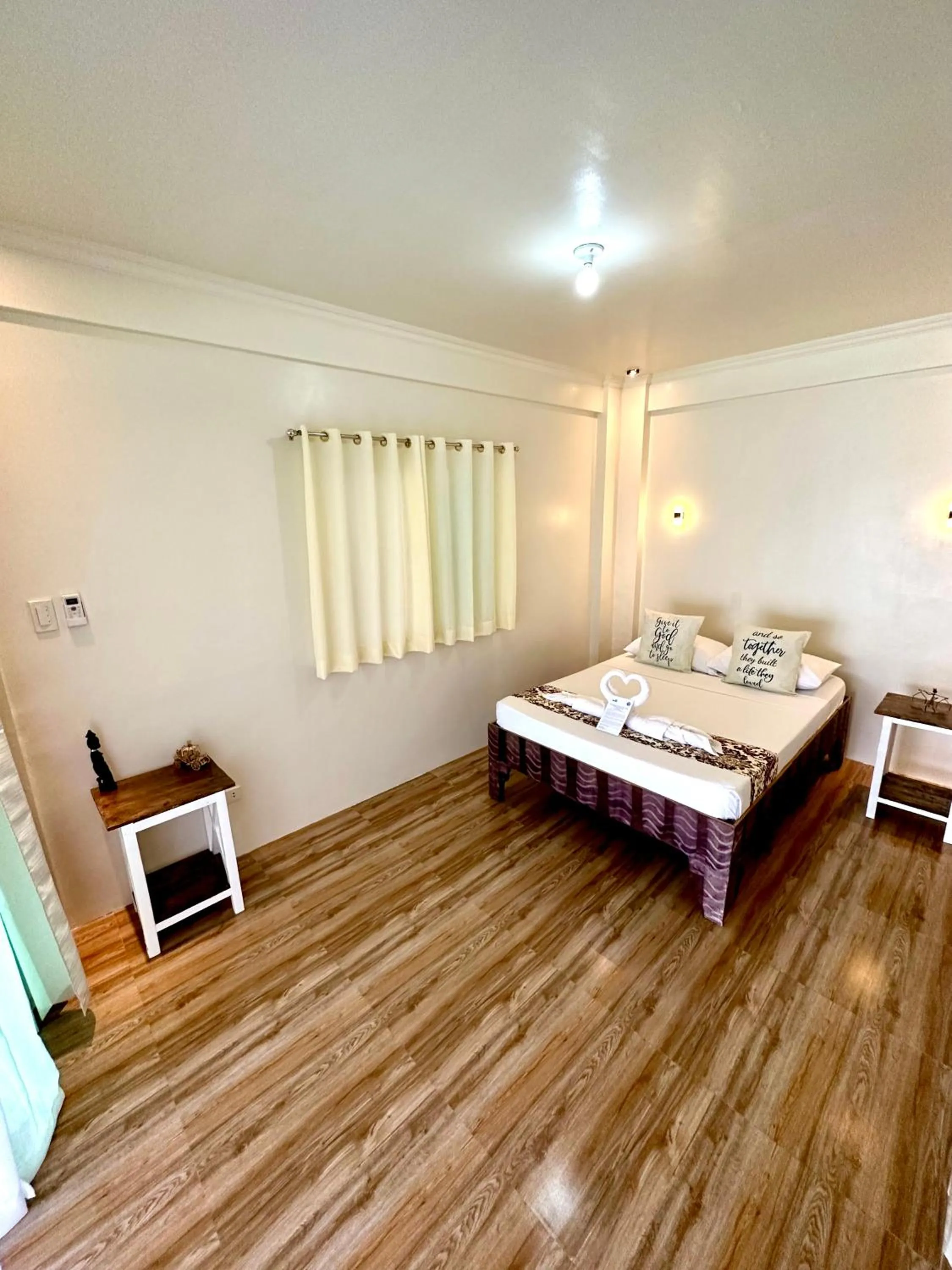 Bed in PamAnilao and Padoy's Dive Camp