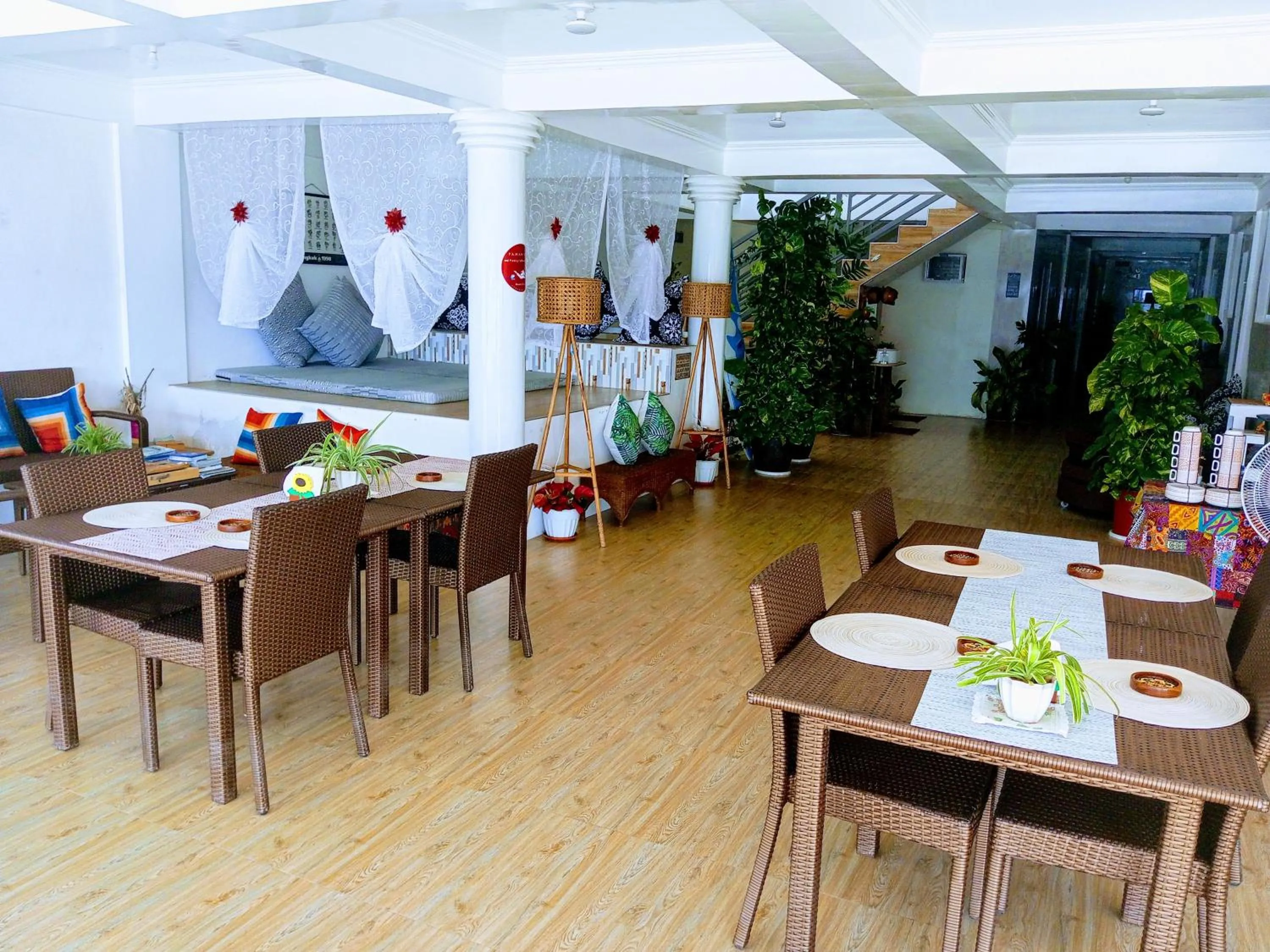 Restaurant/places to eat in PamAnilao and Padoy's Dive Camp