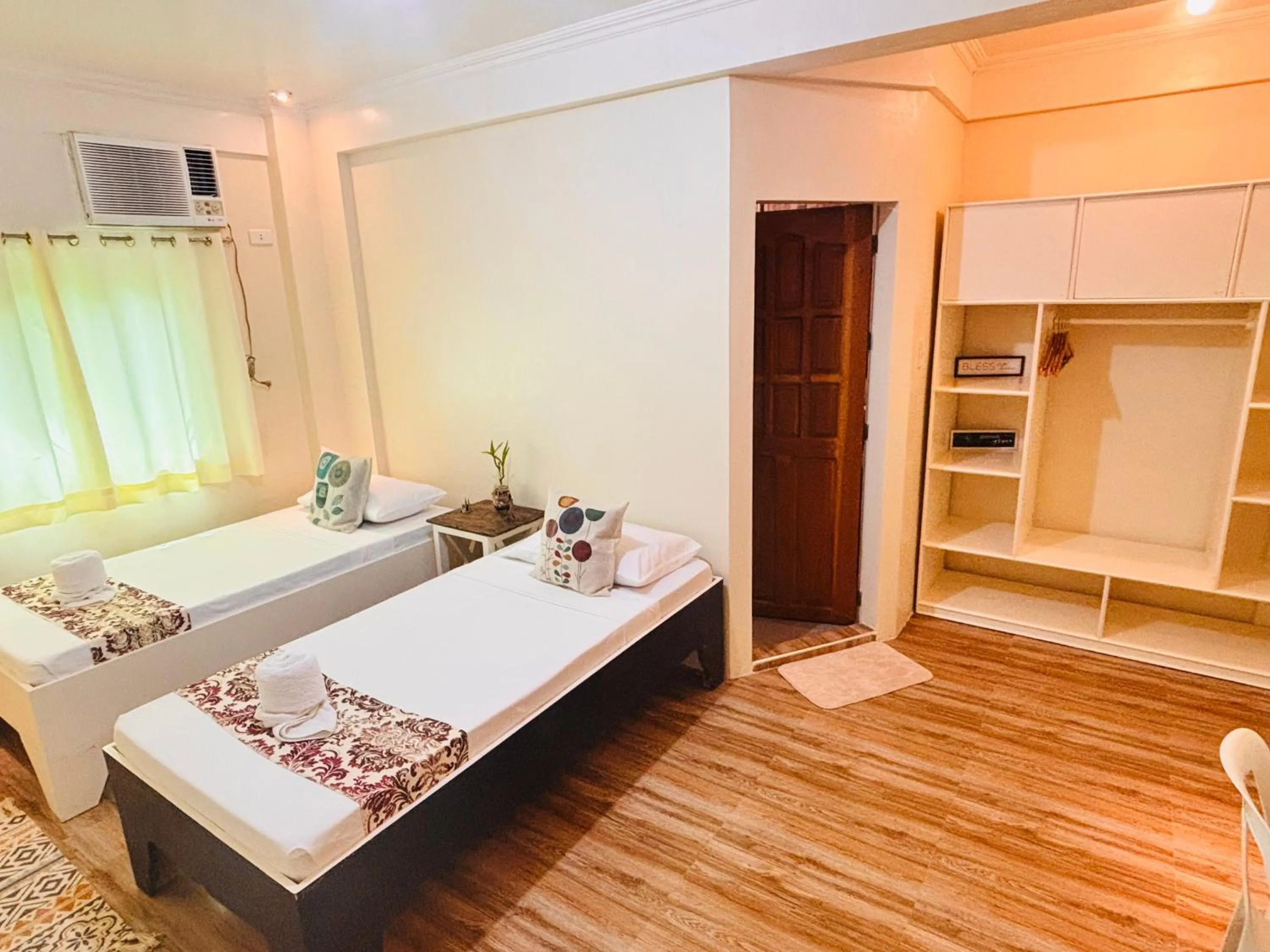 Bed in PamAnilao and Padoy's Dive Camp