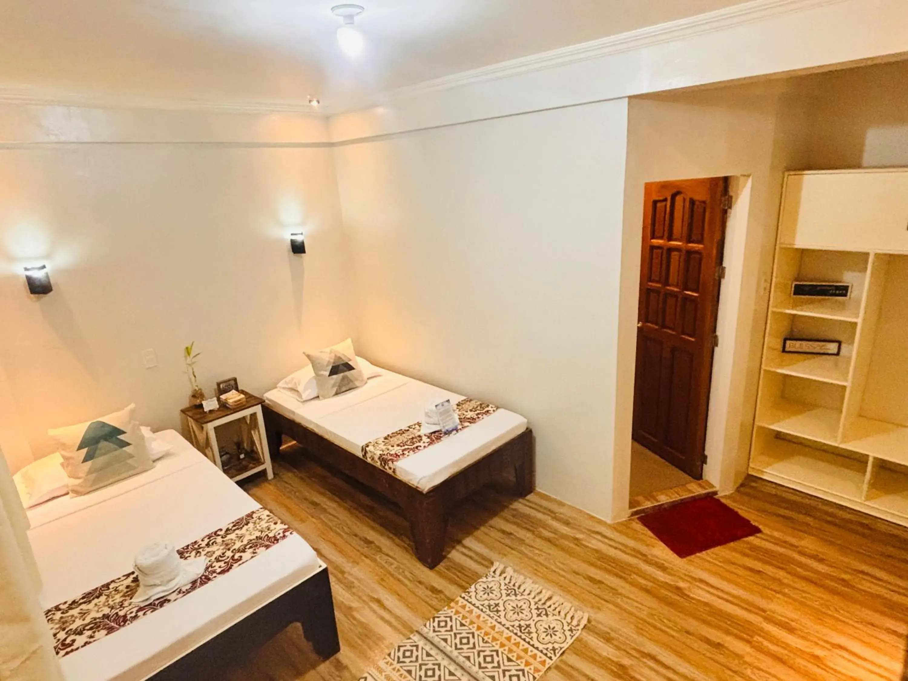 Single Room with Bathroom in PamAnilao and Padoy's Dive Camp Single Room with Bathroom in PamAnilao and Padoy's Dive Camp