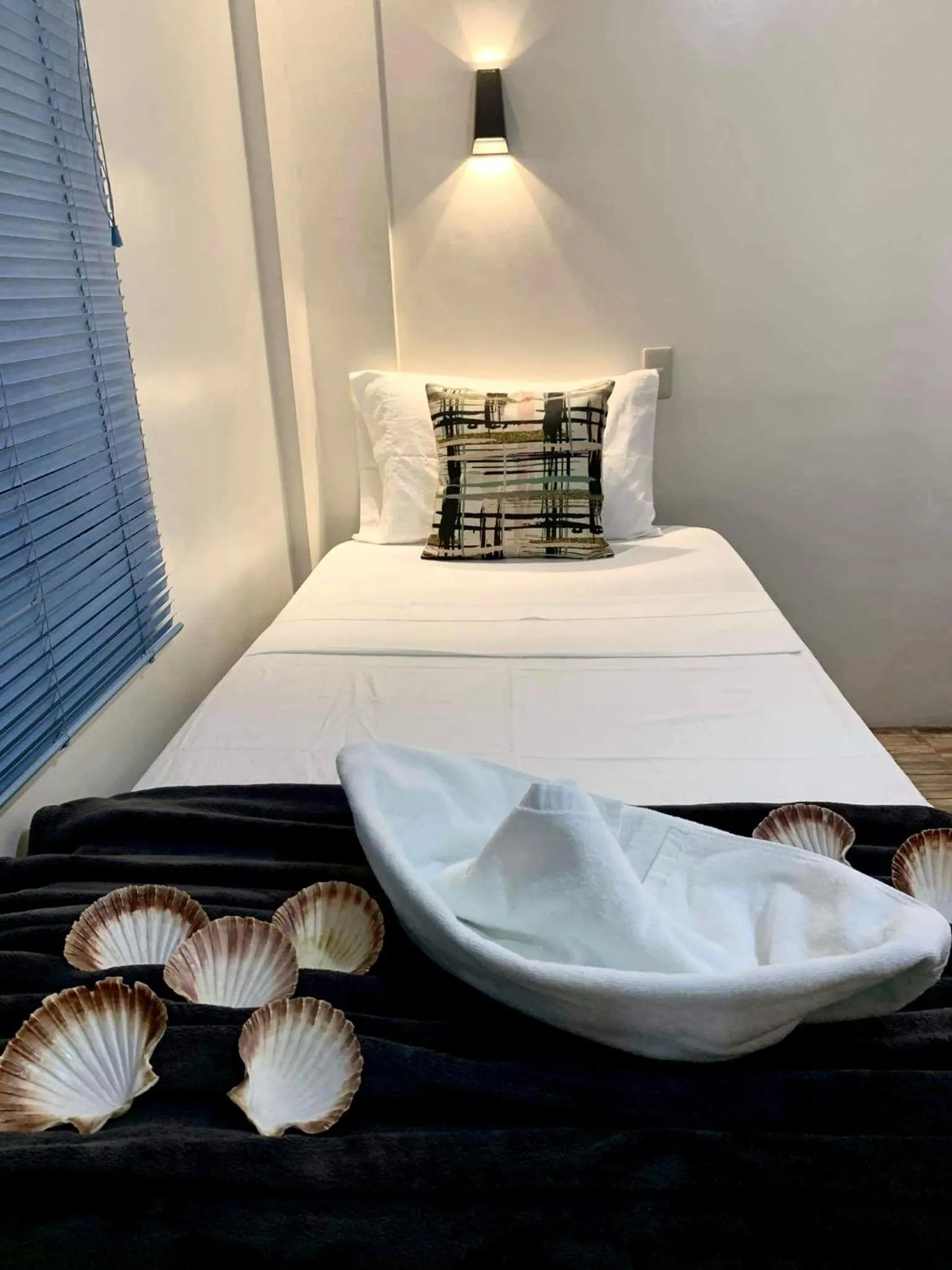 Bed in PamAnilao and Padoy's Dive Camp