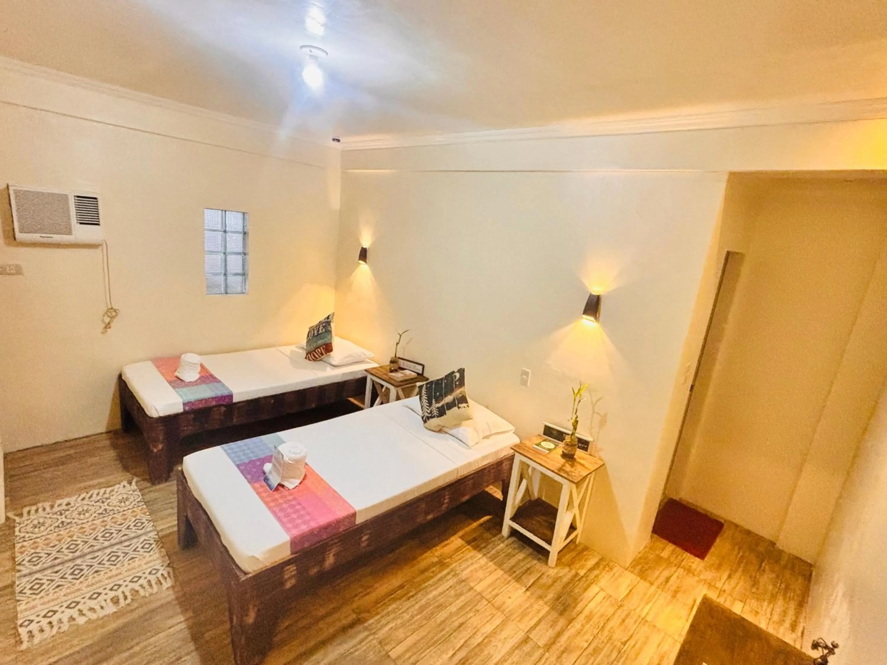 Bed in PamAnilao and Padoy's Dive Camp