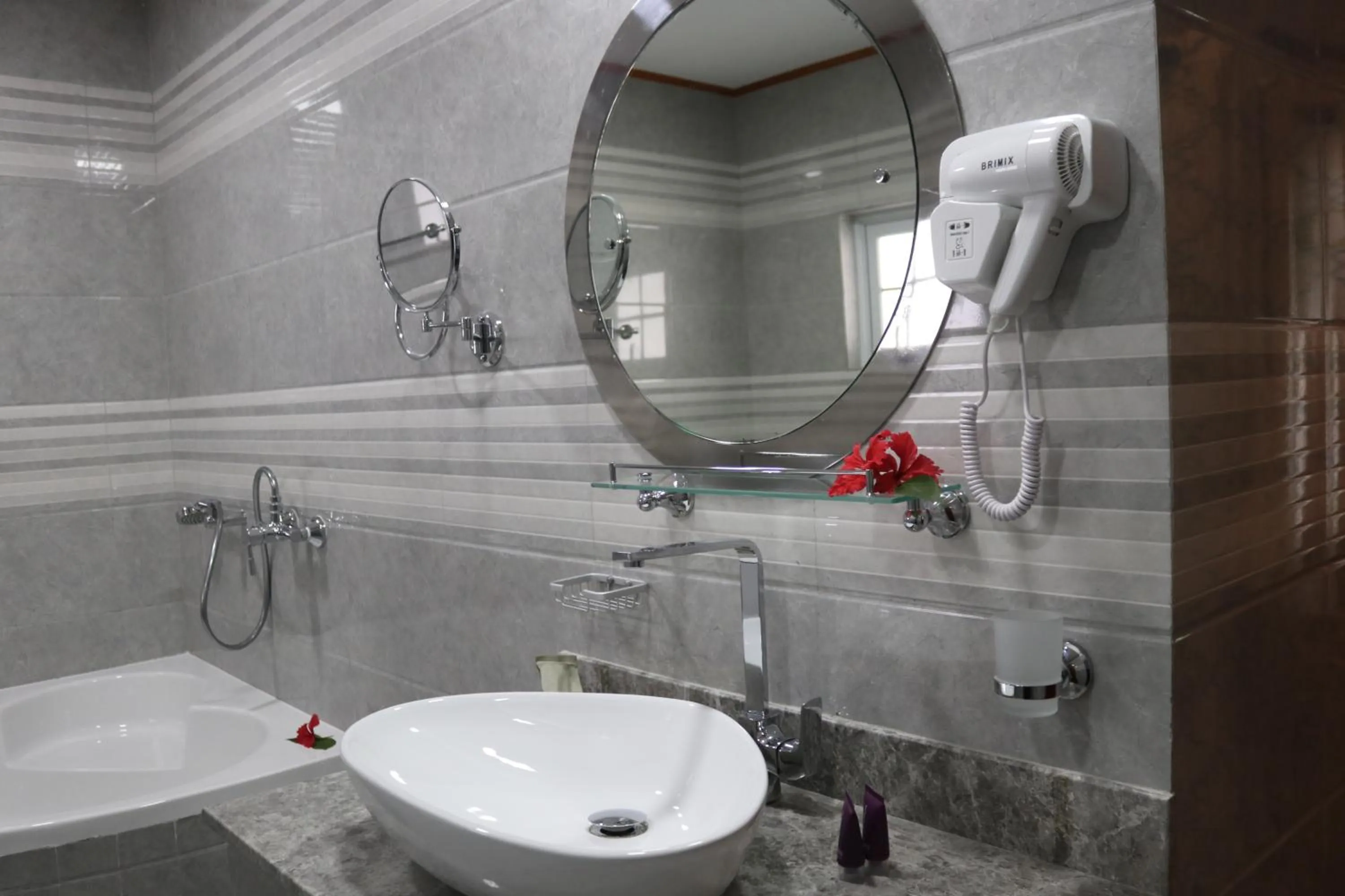 Shower in Mountain View Hotel