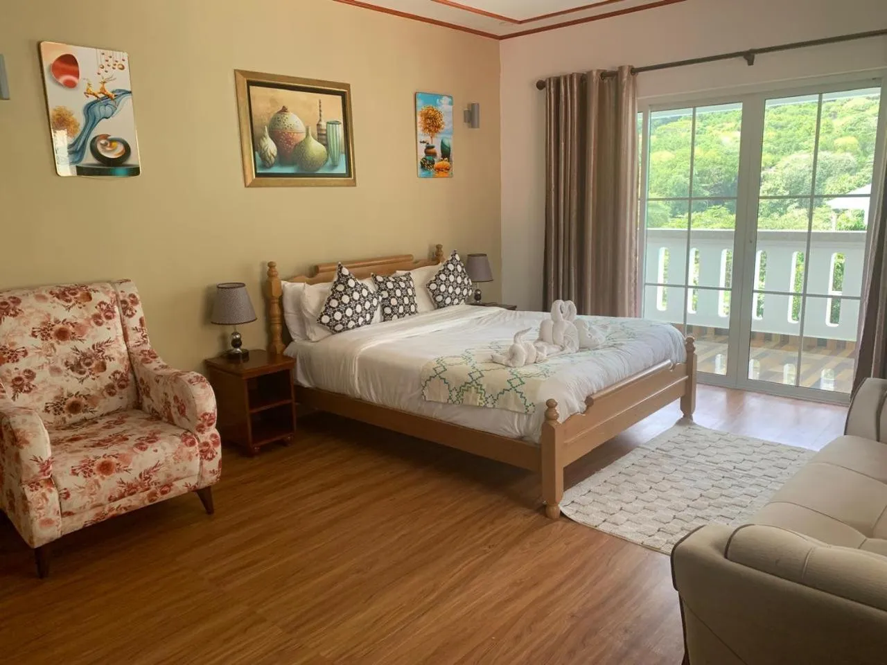 Bed in Mountain View Hotel