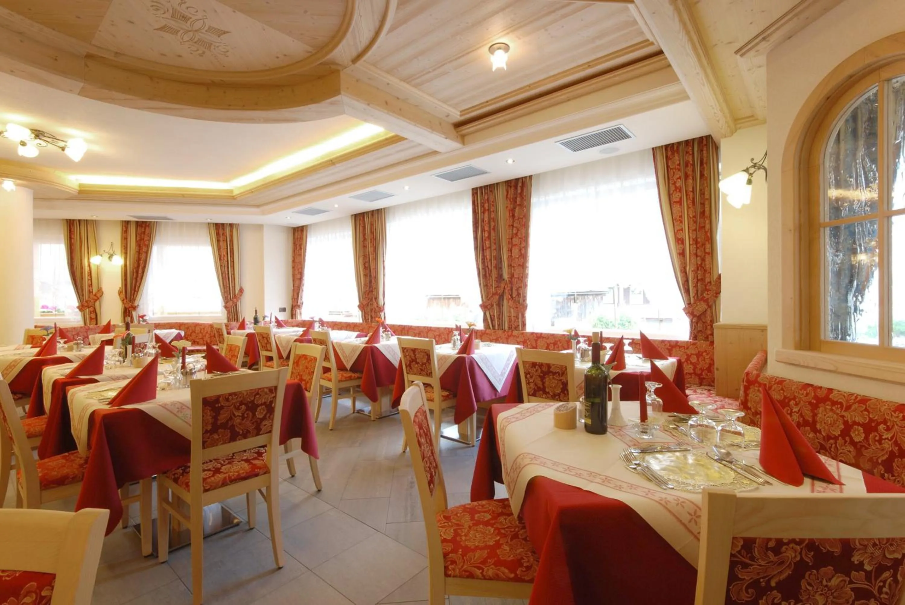 Restaurant/places to eat in Hotel L'Ideale